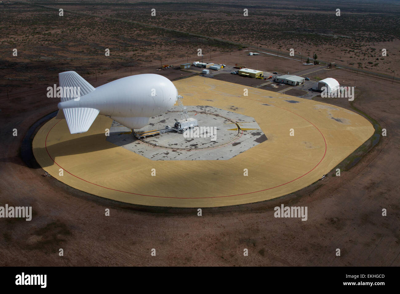 Das Office of Air and Marine of U.S. Customs and Border Protection betreibt das Tethered Aerostat Radar System (TARS) in Deming, New Mexico, um die Grenzsicherheit durch Überwachungs- und Radartechnologie zu verbessern. Stockfoto