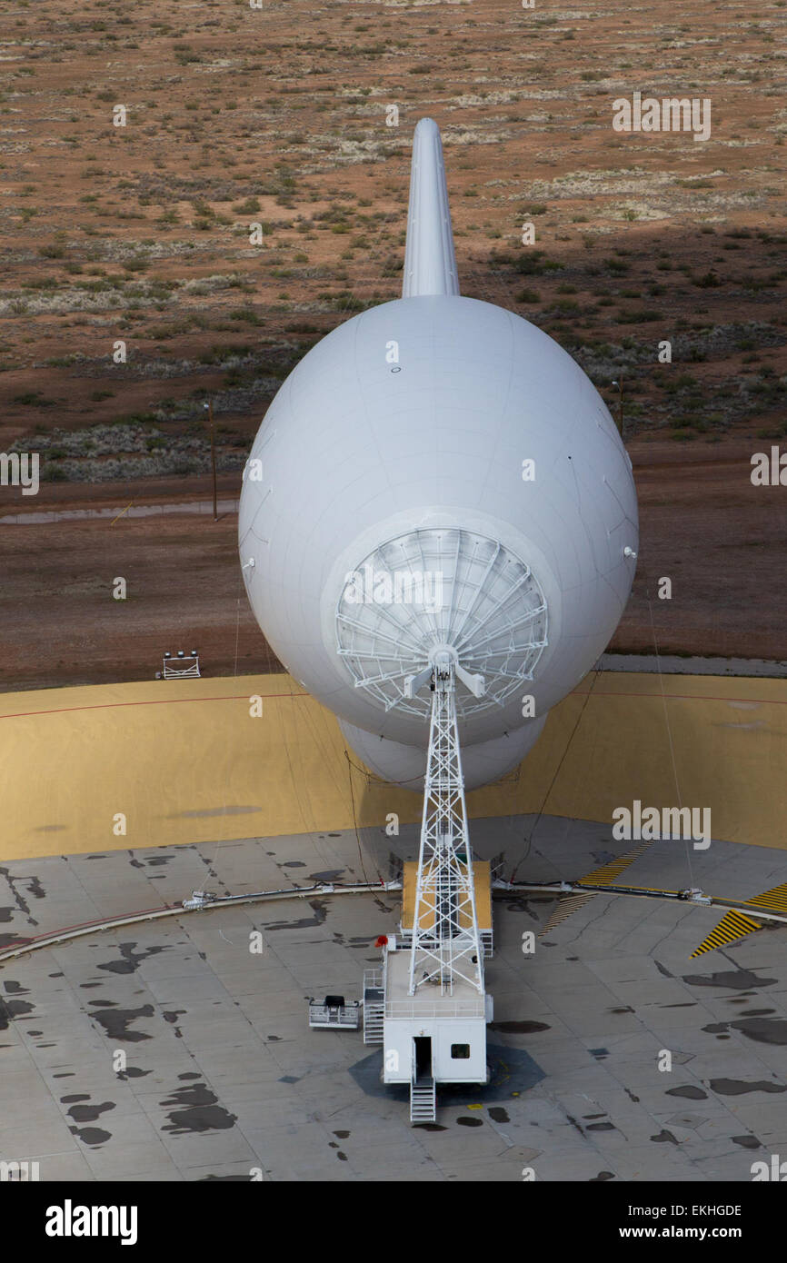 Das Office of Air and Marine bei U.S. Customs and Border Protection betreibt das Tethered Aerostat Radar System (TARS) in Deming, New Mexico, um die Grenzsicherheit und die Überwachung zu verbessern. Stockfoto