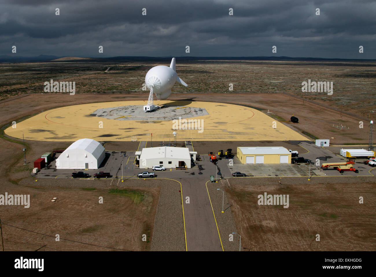 Das Office of Air and Marine der U.S. Customs and Border Protection nutzt das Tethered Aerostat Radar System (TARS) in Deming, New Mexico, für die Luftüberwachung der Grenze. Das System verbessert die Überwachungsfunktionen für illegale Aktivitäten in abgelegenen Gebieten. Stockfoto