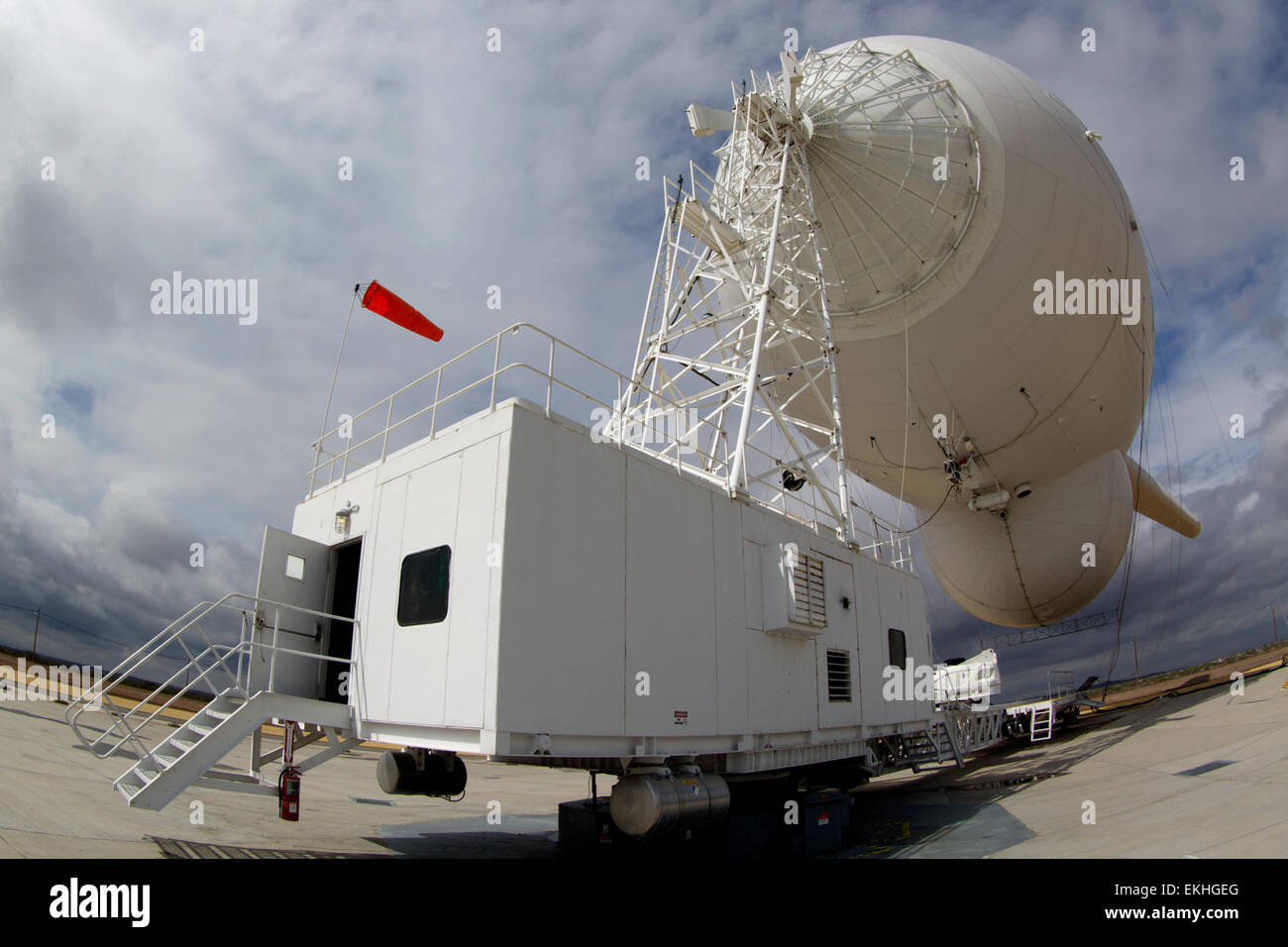 Das CBP Office of Air and Marine in Deming, New Mexico, betreibt das Tethered Aerostat Radar System (TARS) für verstärkte Grenzüberwachungs- und Sicherheitseinsätze. Stockfoto