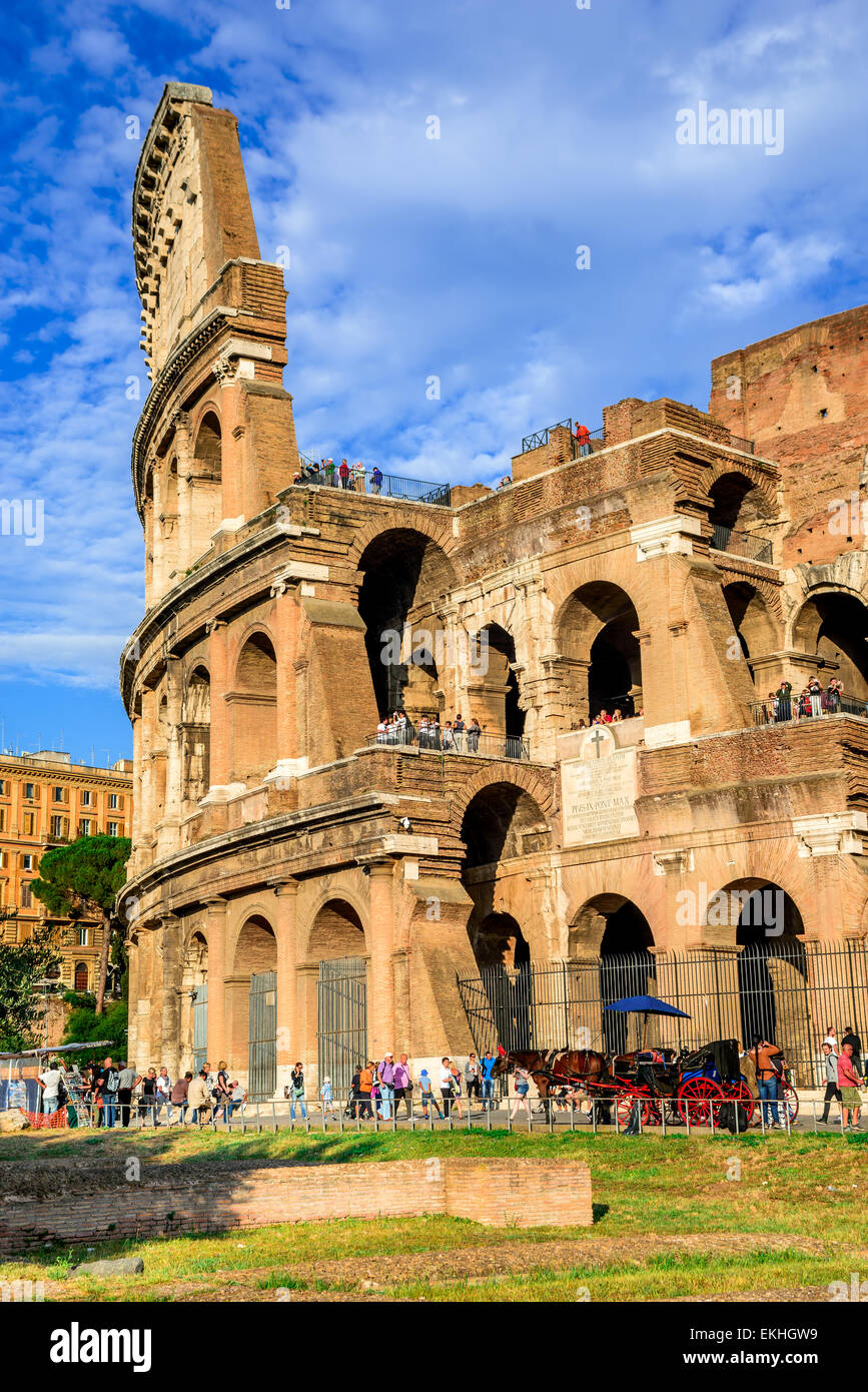 Kolosseum spektakuläre Aussicht. Kolosseum elliptisch größte Amphitheater des römischen Reiches Hochkultur in Rom, Italien. Stockfoto