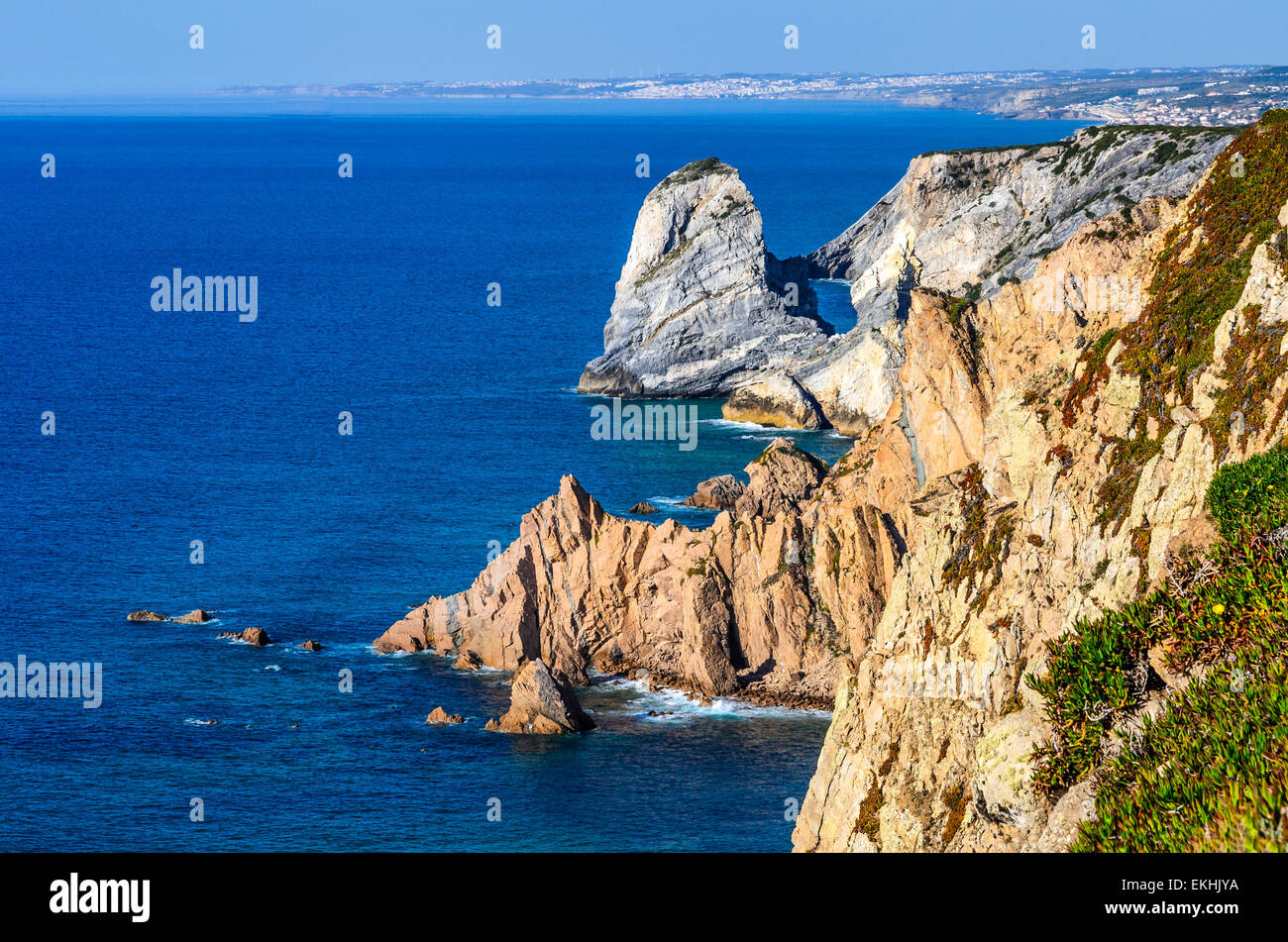 Portugal. Cabo da Roca und der Leuchtturm über Atlantik, der westlichste Punkt des europäischen Festlandes. Stockfoto