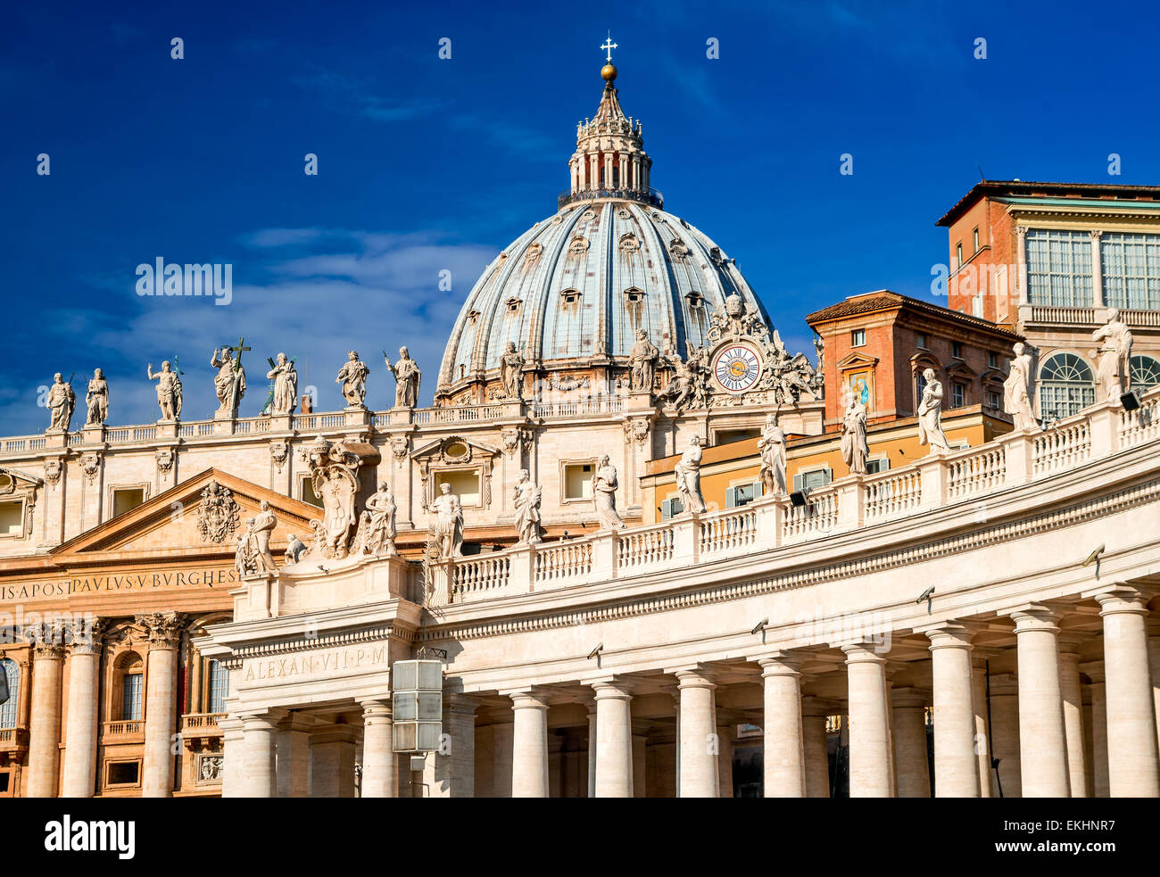 Sonnenaufgang am St. Peter Basilica von Vatikan, wichtigste religiöse katholische Kirche, Vatikan und Papst Residenz. Italien-Wahrzeichen. Stockfoto