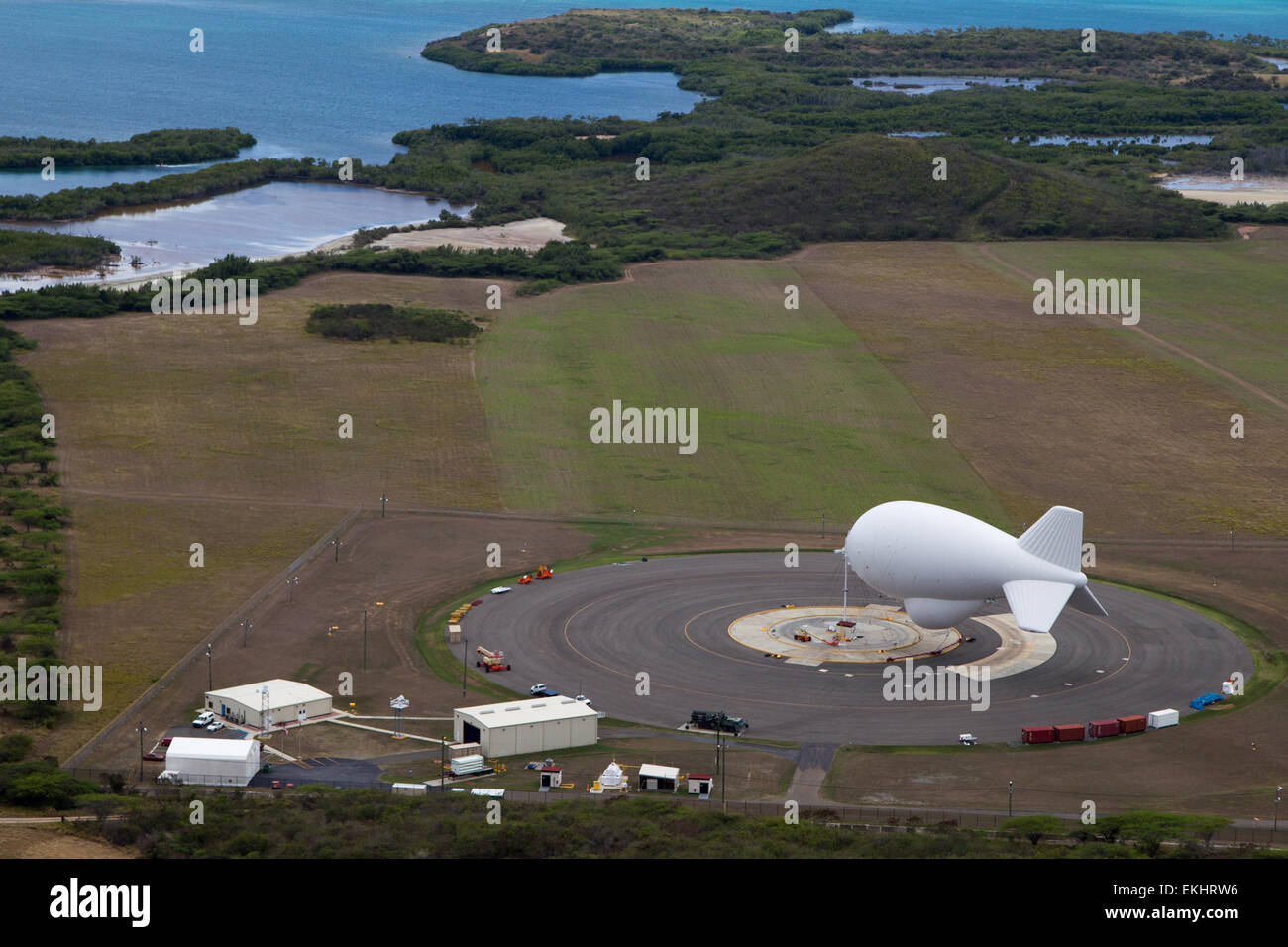 Das TARS-System (Tethered Aerostat Radar System) in Lajas, Puerto Rico, ist Teil der Überwachungsbemühungen des US-Zolls und des Grenzschutzes zur Überwachung des Luftraums auf illegale Aktivitäten entlang der US-Grenze. Das System bietet Radardaten in Echtzeit für erhöhte Sicherheit. Stockfoto