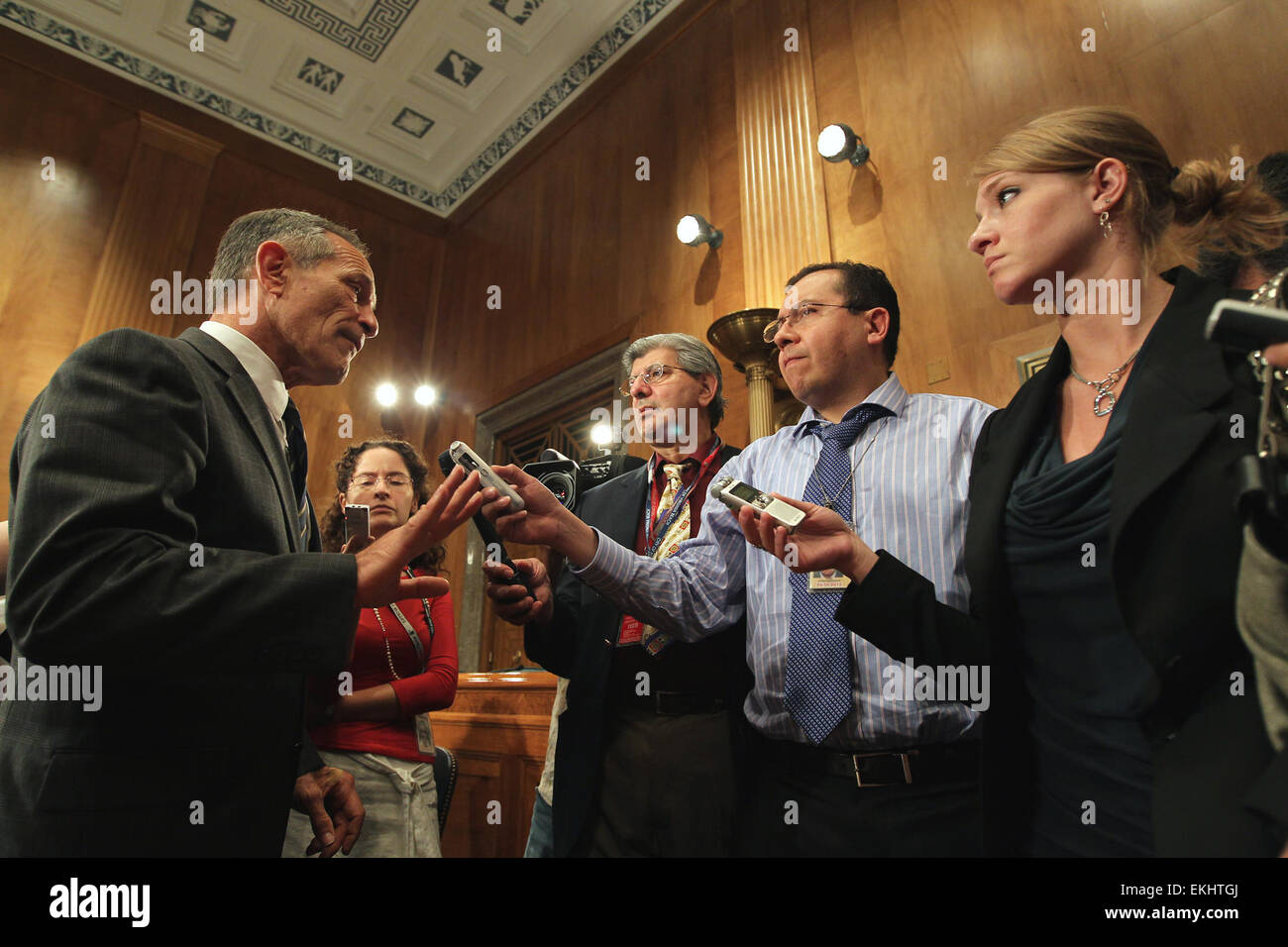 Am 9. Juni 2011 sagten CBP-Kommissar Alan D. Bersin und DHS-Inspektor Charles Edwards vor dem Homeland Security Committee des Senats aus und erörterten die Bemühungen zur Korruptionsbekämpfung im Zoll- und Grenzschutz sowie im Department of Homeland Security. Stockfoto