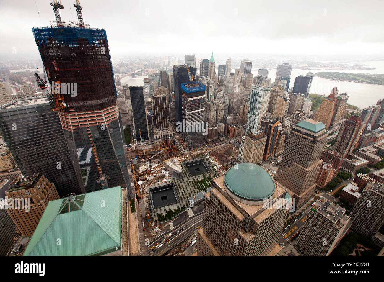 Das im Bau befindliche World Trade Center, einschließlich des Freedom Tower, ist auf einem Foto von James Tourtellotte zu sehen. Dies markiert den Wiederaufbau des Ground Zero in New York City nach den Anschlägen vom 11. September. Stockfoto