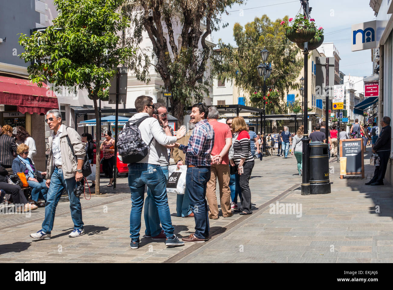 Touristen-Besucher-Main Street-Gibraltar Stockfoto