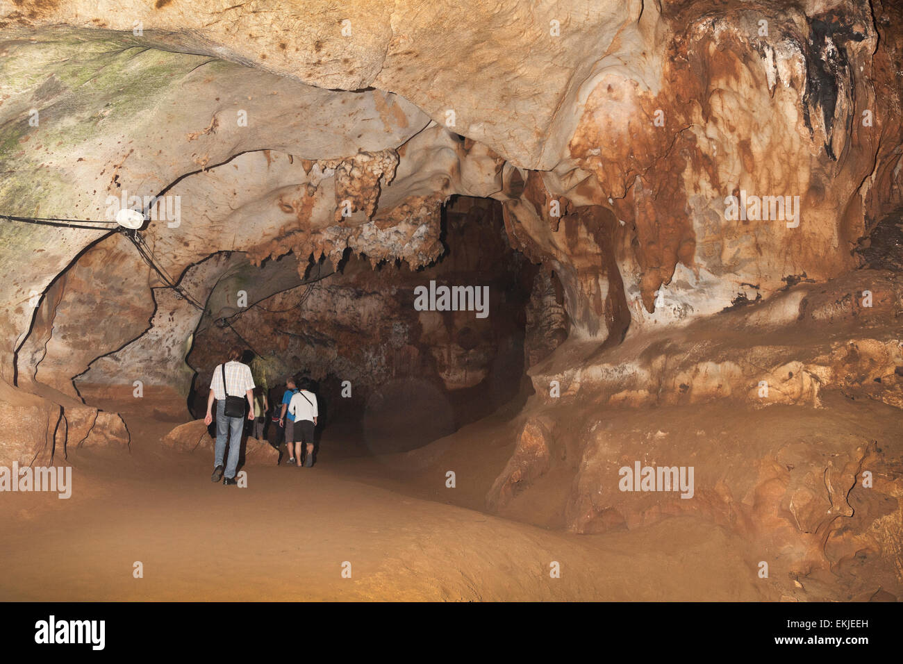 Chiang Dao Höhle, Chiang Rai, Nordthailand. Kalkstein-Formationen, Touristen Stockfoto