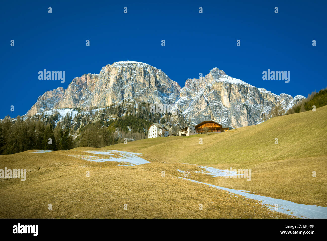 Corvara in Badia Dolomiti Dolomiten Alpen im Hintergrund - Trentino Alto Adige, Südtirol, Norther Italien Stockfoto