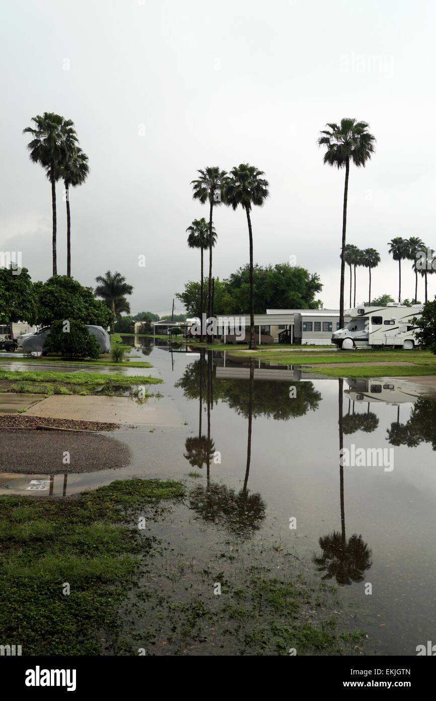April, die Überschwemmungen in einem Wohnmobil/RV Park in Mission, Texas, USA Stockfoto