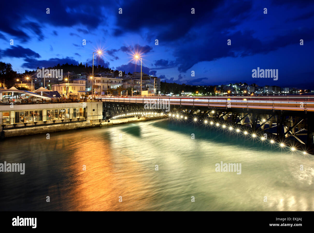 Die Brücke von Chalkis ("Chalkida") Altstadt, Evia ("Euböa") Insel, Griechenland. Stockfoto