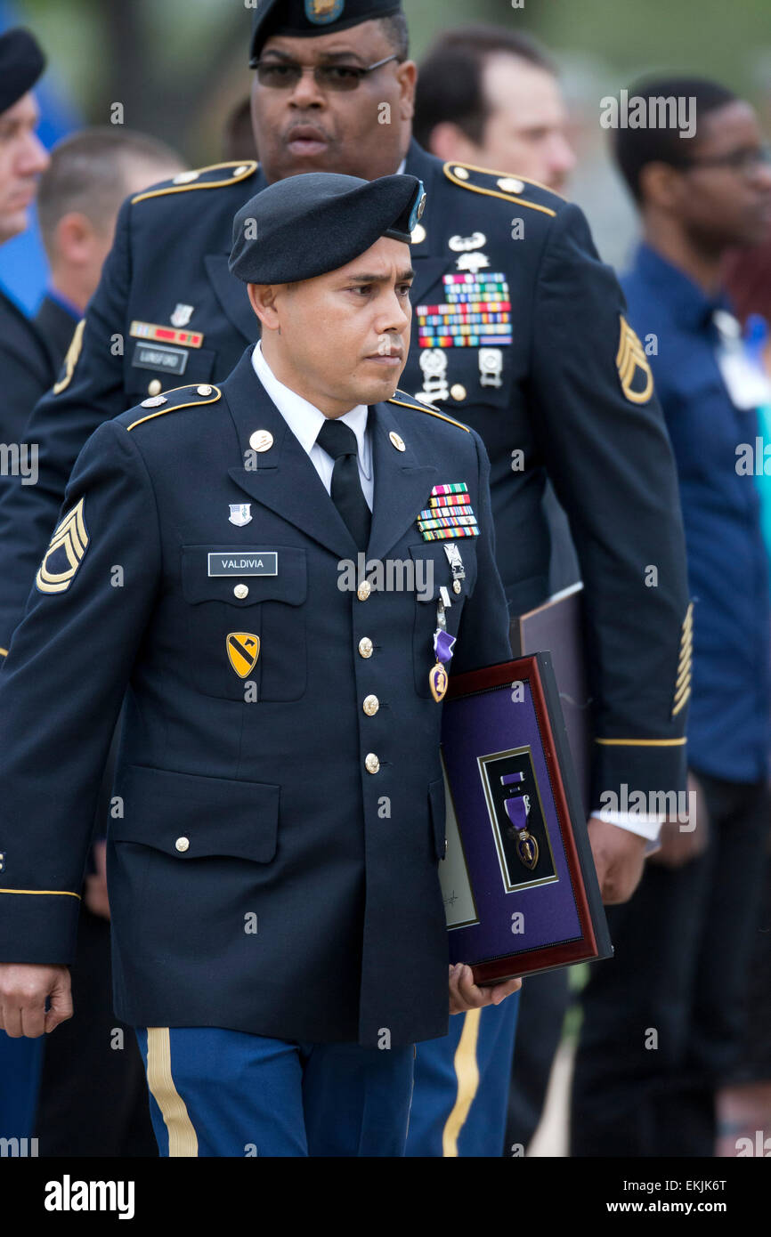 Soldaten verwundet in 2009 Terroranschlag prämiert bei Purple Heart und Verteidigung der Freiheit-Medaille Zeremonie in Fort Hood TX Stockfoto