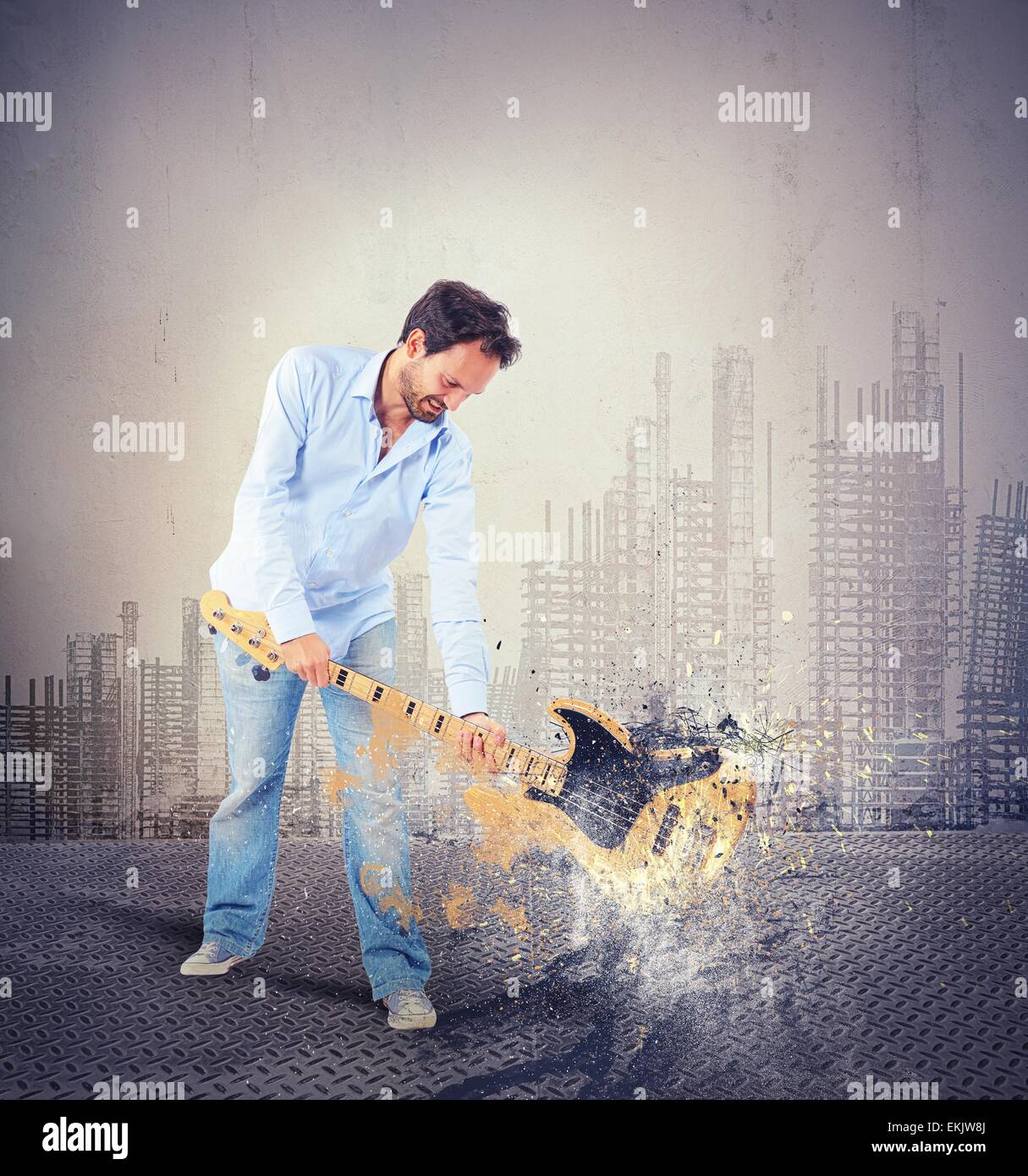 Eine Gitarre zu brechen Stockfoto