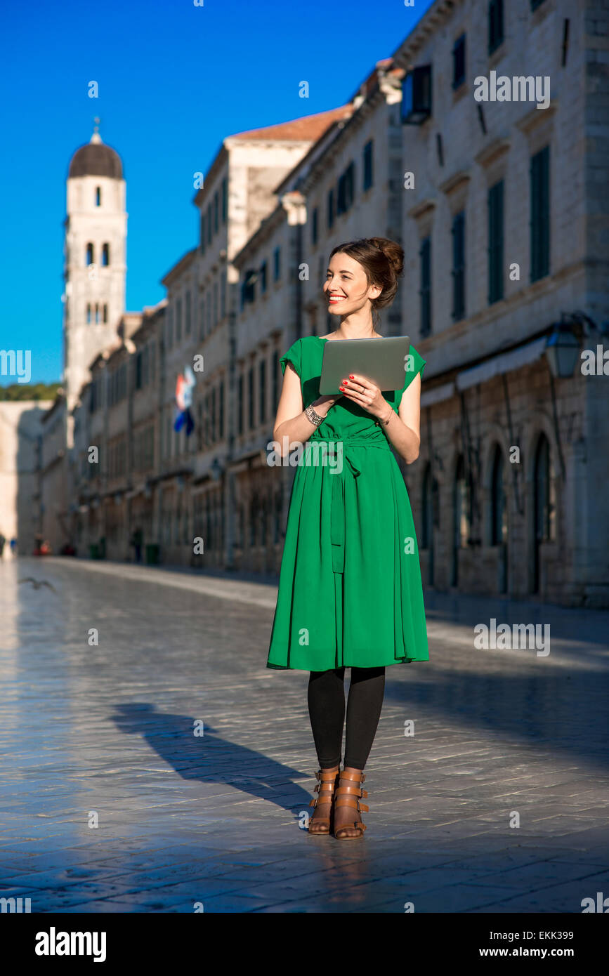 Frau in der Stadt Dubrovnik reisen Stockfoto
