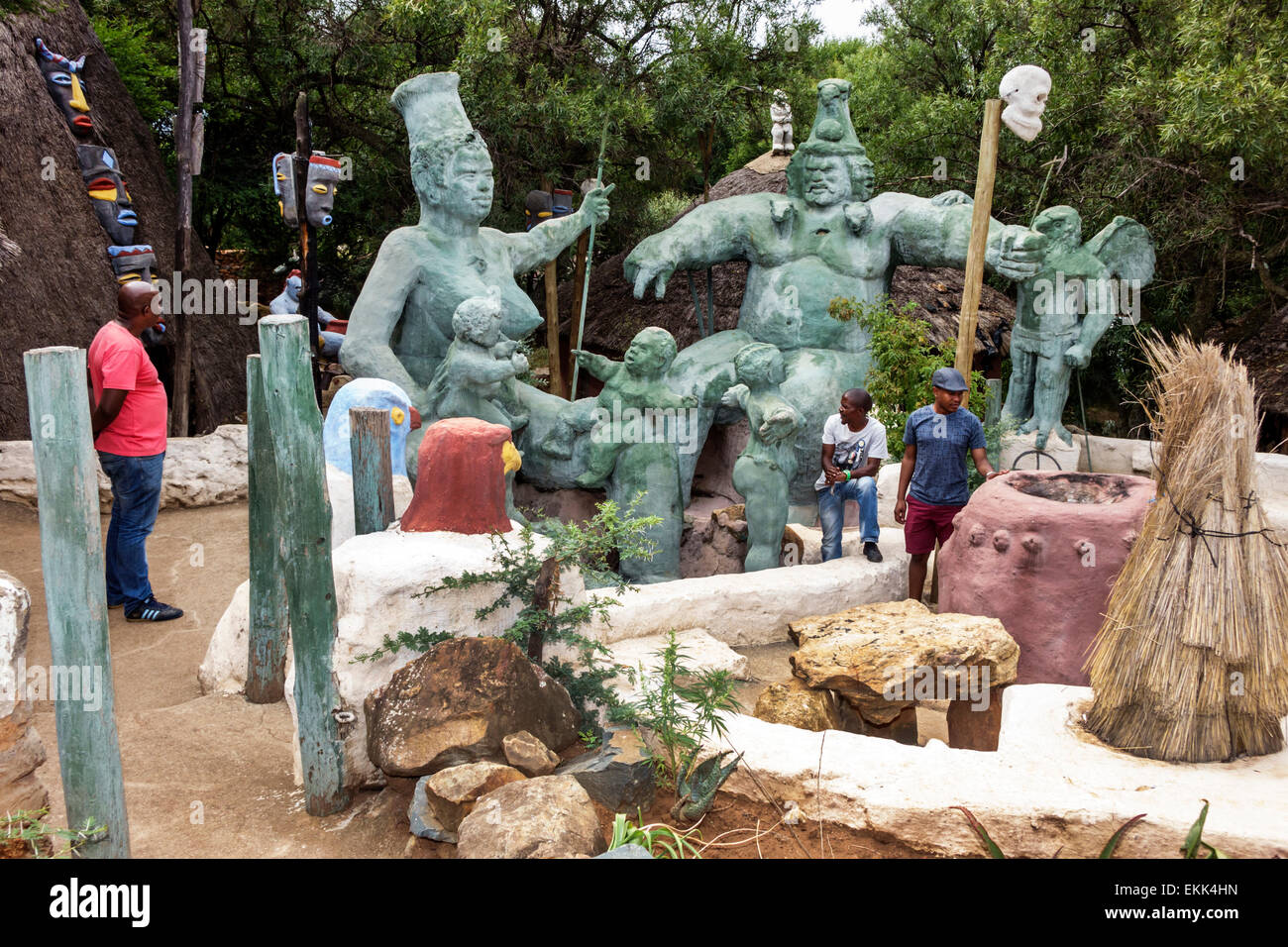 Johannesburg Südafrika, African Soweto, Kwa-Khaya Lendaba Credo Mutwa Cultural Village, Skulpturen, Besucher reisen Reise Tour Tourismus Land Stockfoto