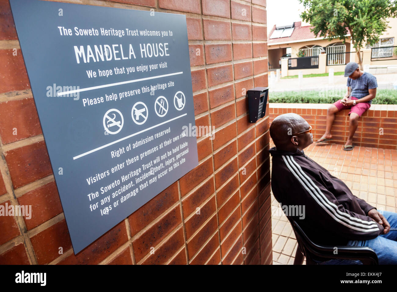 Johannesburg Südafrika, African Soweto, Vilakazi Street Precinct, Nelson Mandela Heimatmuseum, Schwarze Schwarze Afrikaner Ethnische Minderheit, Erwachsene Erwachsene Stockfoto