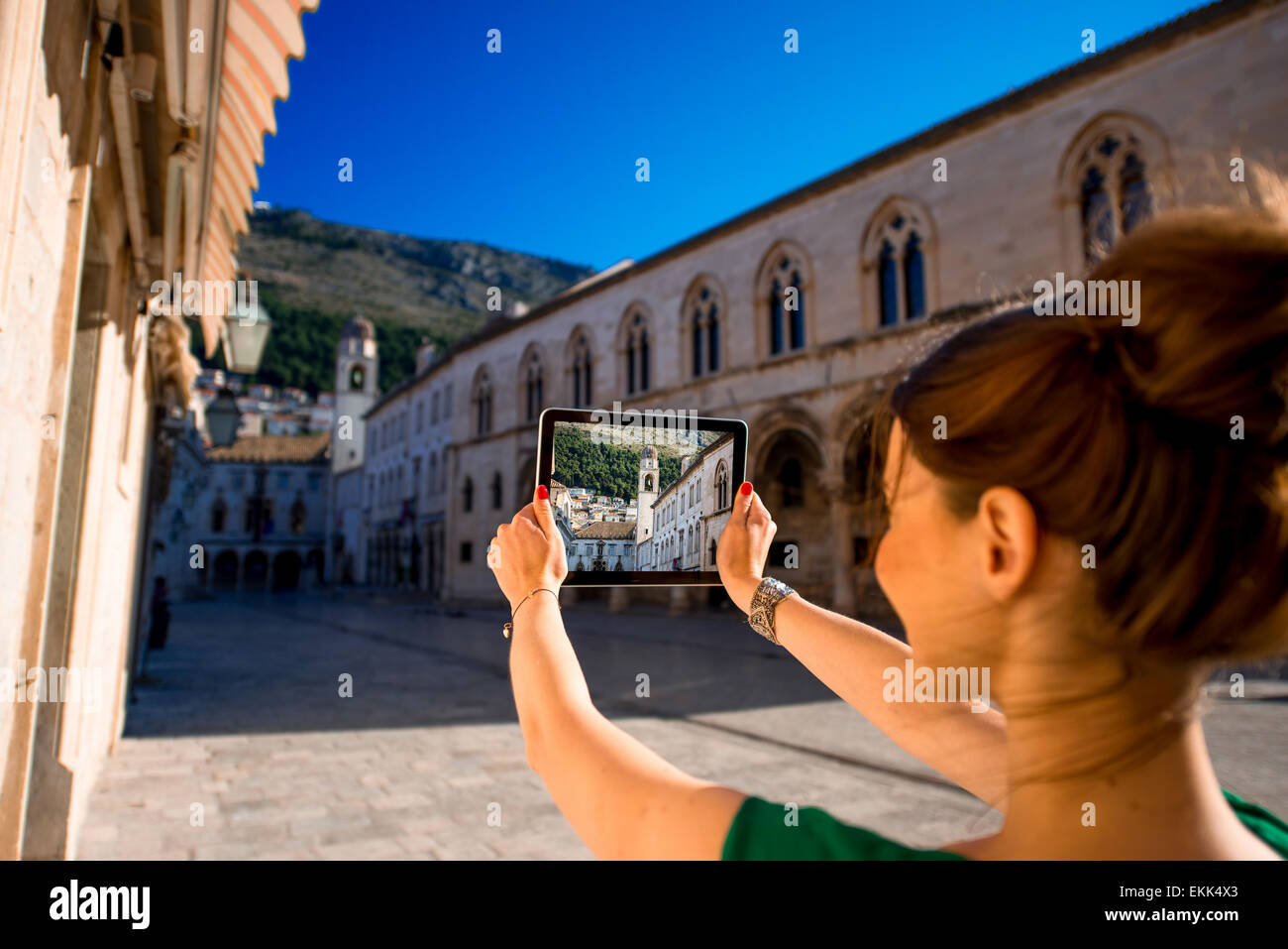 Frau in der Stadt Dubrovnik reisen Stockfoto