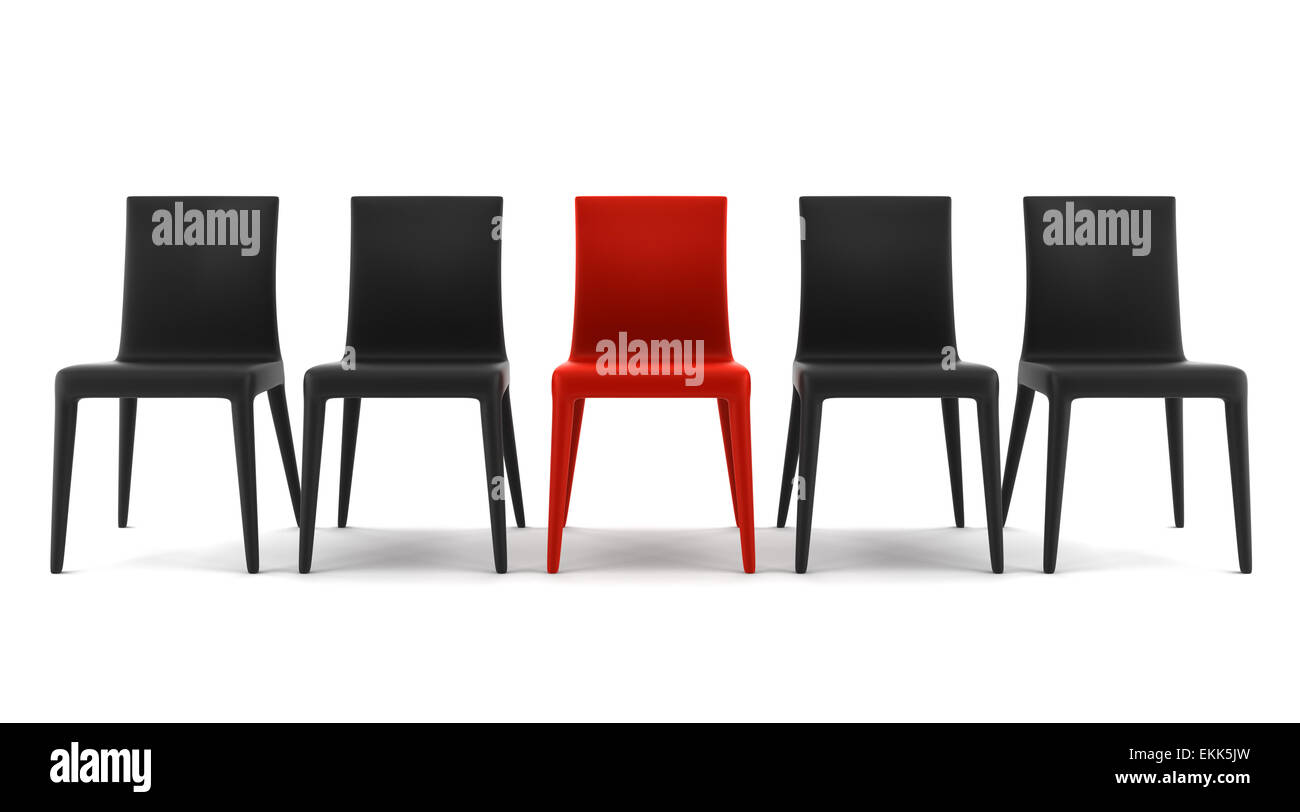 roter Stuhl unter schwarzen Stühlen isoliert auf weißem Hintergrund Stockfoto