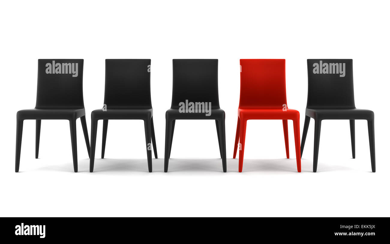 roter Stuhl unter schwarzen Stühlen isoliert auf weißem Hintergrund Stockfoto