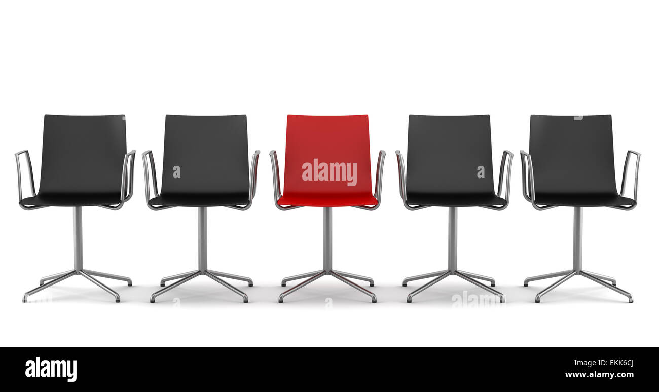 roten Bürostuhl unter schwarzen Stühlen isoliert auf weißem Hintergrund Stockfoto