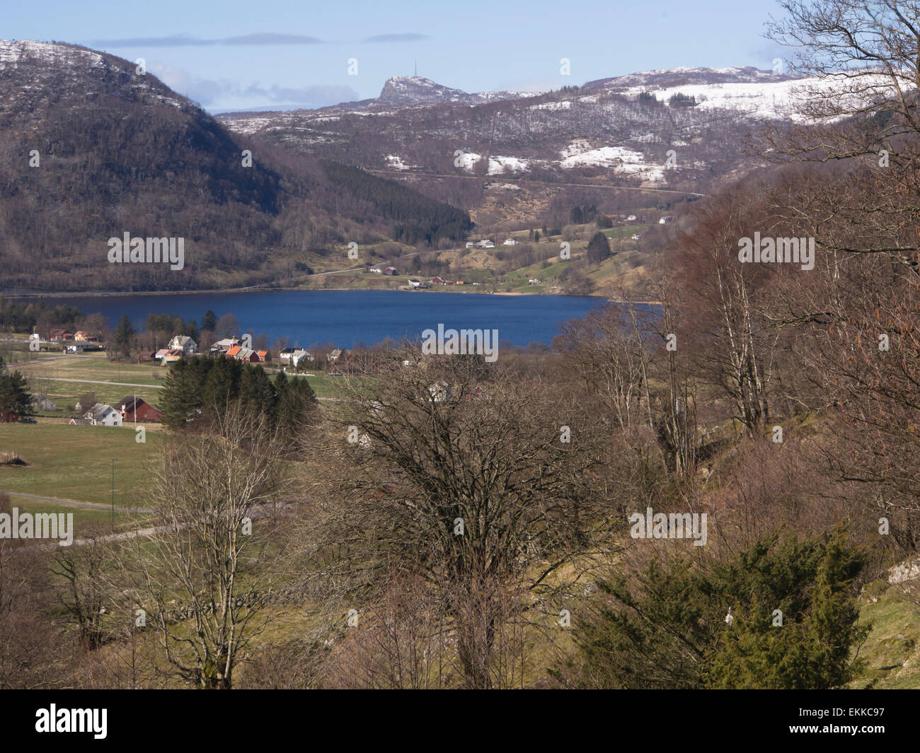 Årdal, einer Gemeinde in den Fjorden östlich von Stavanger Norwegen, idyllische Umgebung, Berge und Landwirtschaft Stockfoto