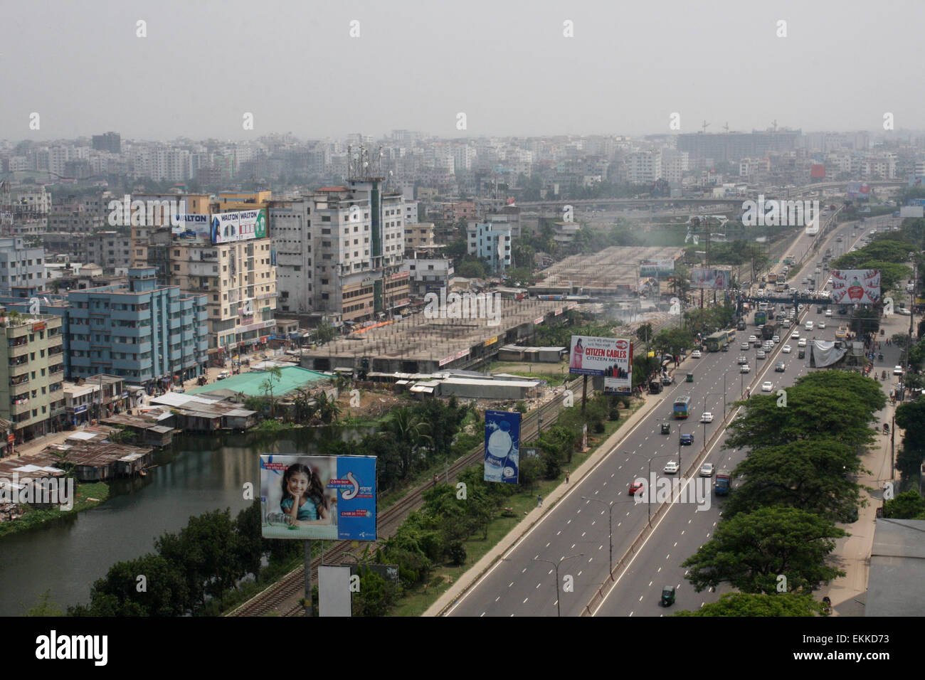 Dhaka City, das schnellste Bevölkerungswachstum unter den asiatischen Städten im Überblick. am 11. April 2015 wächst Bevölkerung von Dhaka City mit einer Geschwindigkeit von fast vier Prozent jährlich, der schnellste unter den asiatischen Städten. Die Bevölkerung von Dhaka ist 10356500 laut Geo Namen geographische Datenbank. Stockfoto