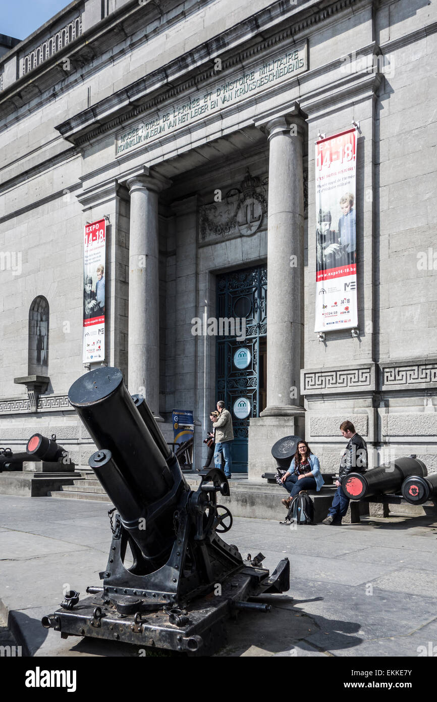 Eingang des Königlichen Museums der Streitkräfte und Militärgeschichte in Brüssel, Belgien Stockfoto