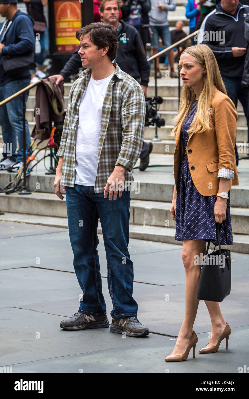 Mark Wahlberg Und Amanda Seyfried Am Set Von Ted 2 New York City Mit Mark Wahlberg Amanda Seyfried Where New York City New York Usa Bei 7 Oktober 2014 Stockfotografie Alamy