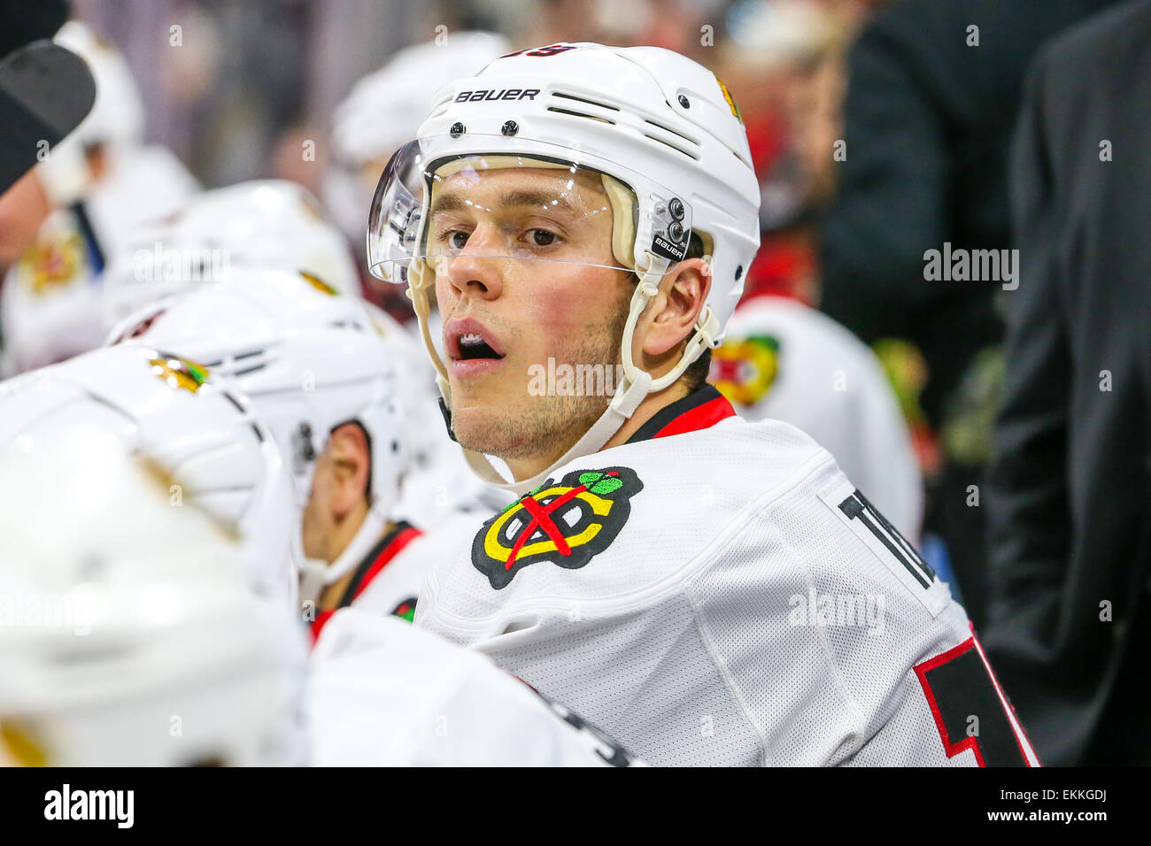 Chicago Blackhawks center Jonathan Toews (19) während der NHL-Spiel zwischen den Chicago Blackhawks und die Carolina Hurricanes in der PNC-Arena. Die Blackhawks besiegt den Carolina Hurricanes 3-1. Stockfoto