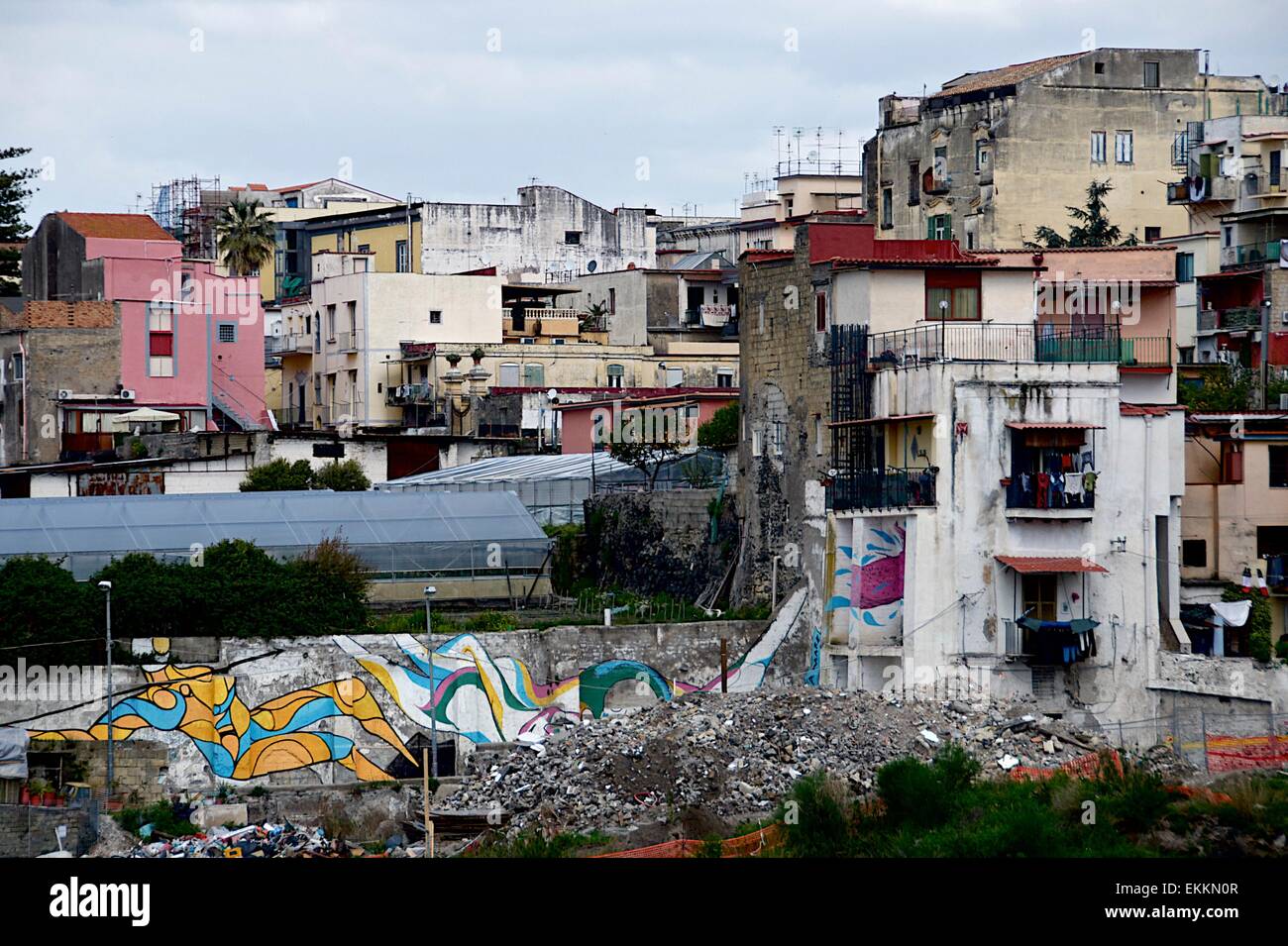 Häuser in Ercolano, einem armen Vorort von Neapel zeigt Lebensbedingungen und Armut Stockfoto