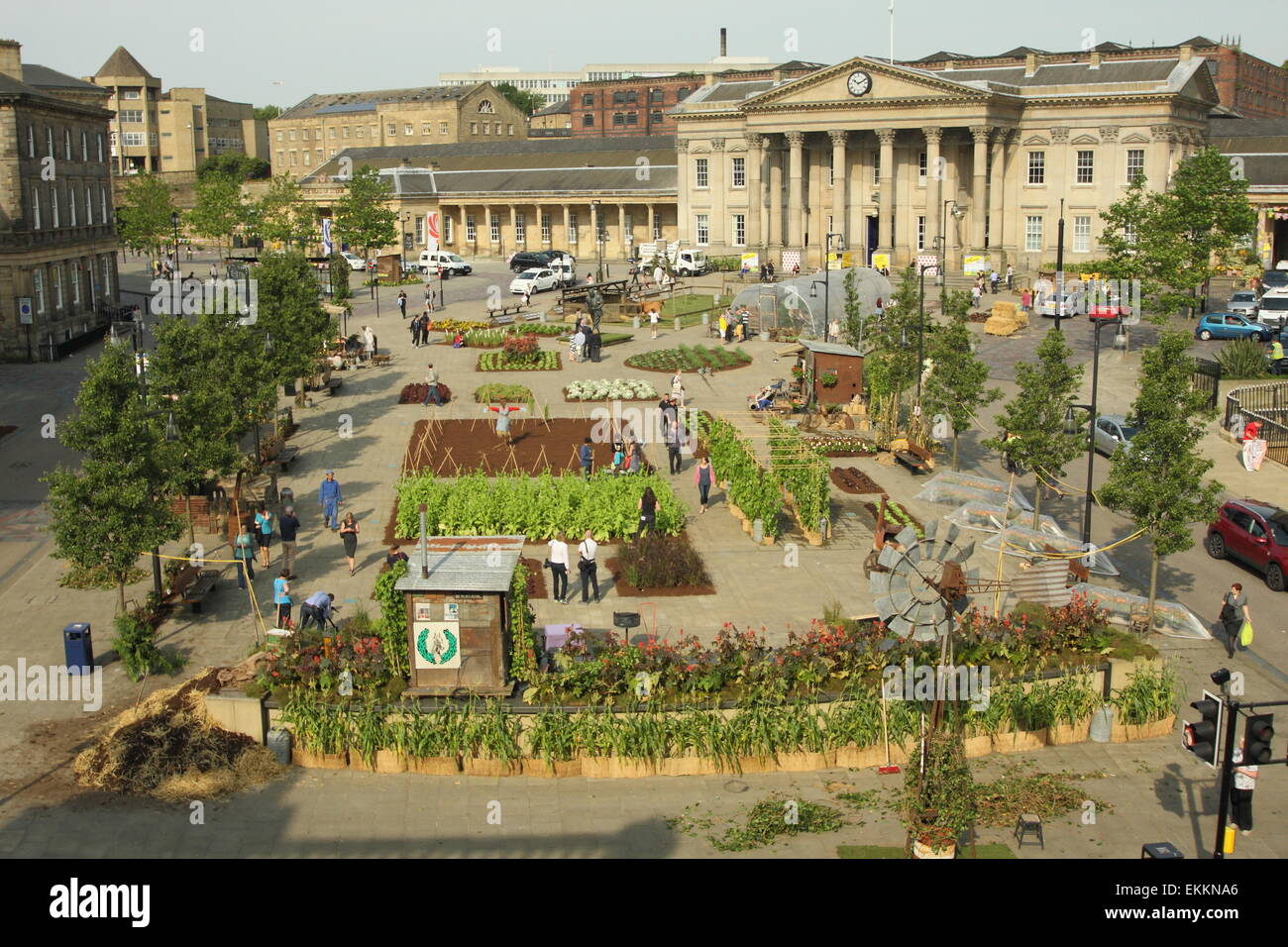 Ein Pop-up-Französisch-Farm mit Schauspielern vor Bahnhof Huddersfield feiert die Tour de France in Yorkshire 2014 stattfindet Stockfoto