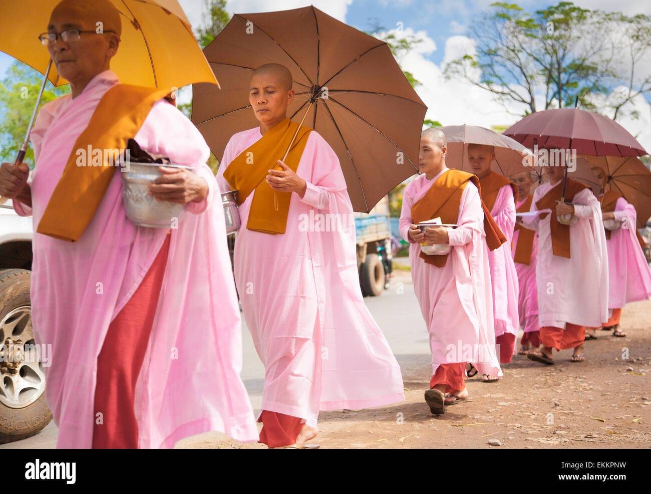 Bei Pinulin, Pyin Oo Lwin, Pyin U Lin, auch bekannt als Maymyo in der Mandalay-Division von Myanmar (Burma). Religiöse Frauen und Mädchen. Stockfoto