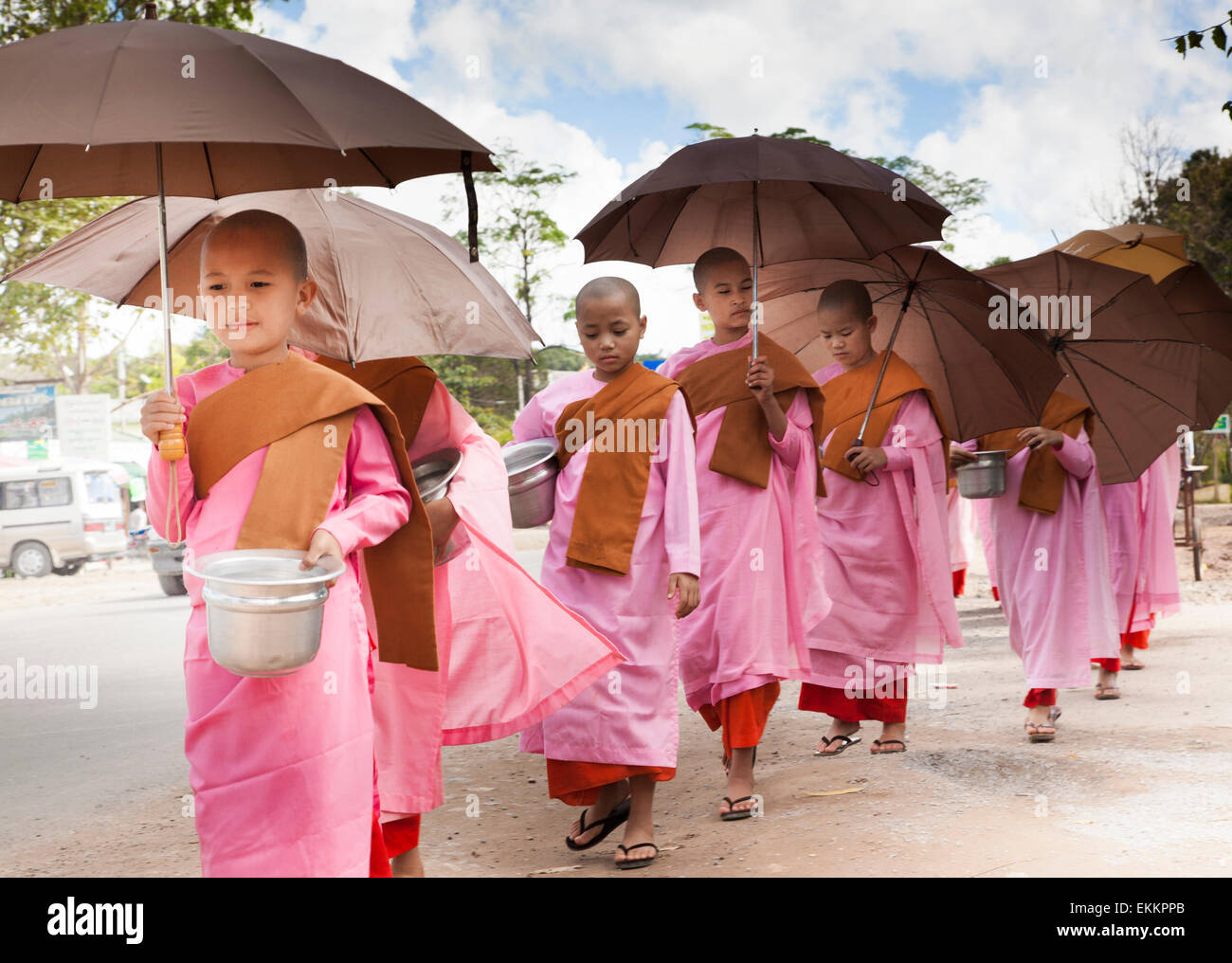 Bei Pinulin, Pyin Oo Lwin, Pyin U Lin, auch bekannt als Maymyo in der Mandalay-Division von Myanmar (Burma). Religiöse Frauen und Mädchen. Stockfoto