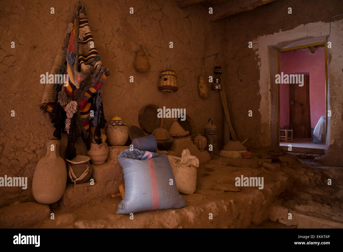 Aït Benhaddou ist eine befestigte Stadt oder Ksar, entlang der ehemaligen Karawanenstraße zwischen der Sahara und Marrakesch. Es befindet sich im S Stockfoto