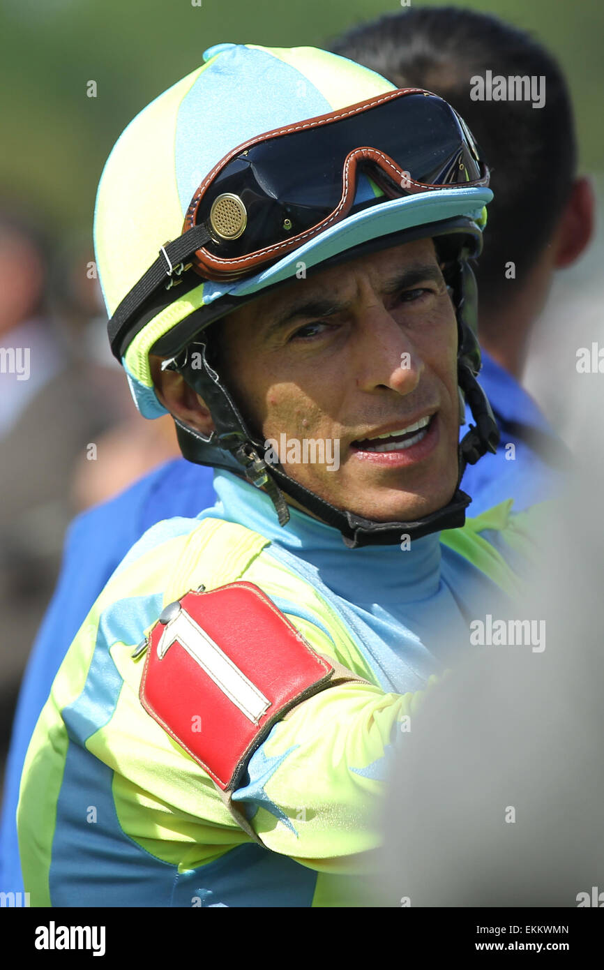 Hot Springs, Arkansas, USA. 11. April 2015. Jockey John Velazquez vor der Oaklawn Handicap in Oaklawn Park in Hot Springs, AR. Justin Manning/ESW/CSM/Alamy Live-Nachrichten Stockfoto