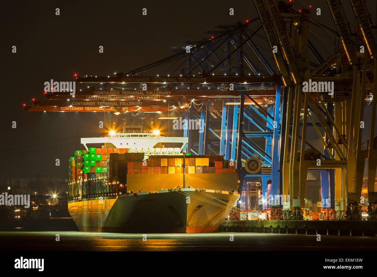 Containerschiff Container terminal Tollerort bei Nacht, Hamburg Hafen, Germany, Europe Stockfoto