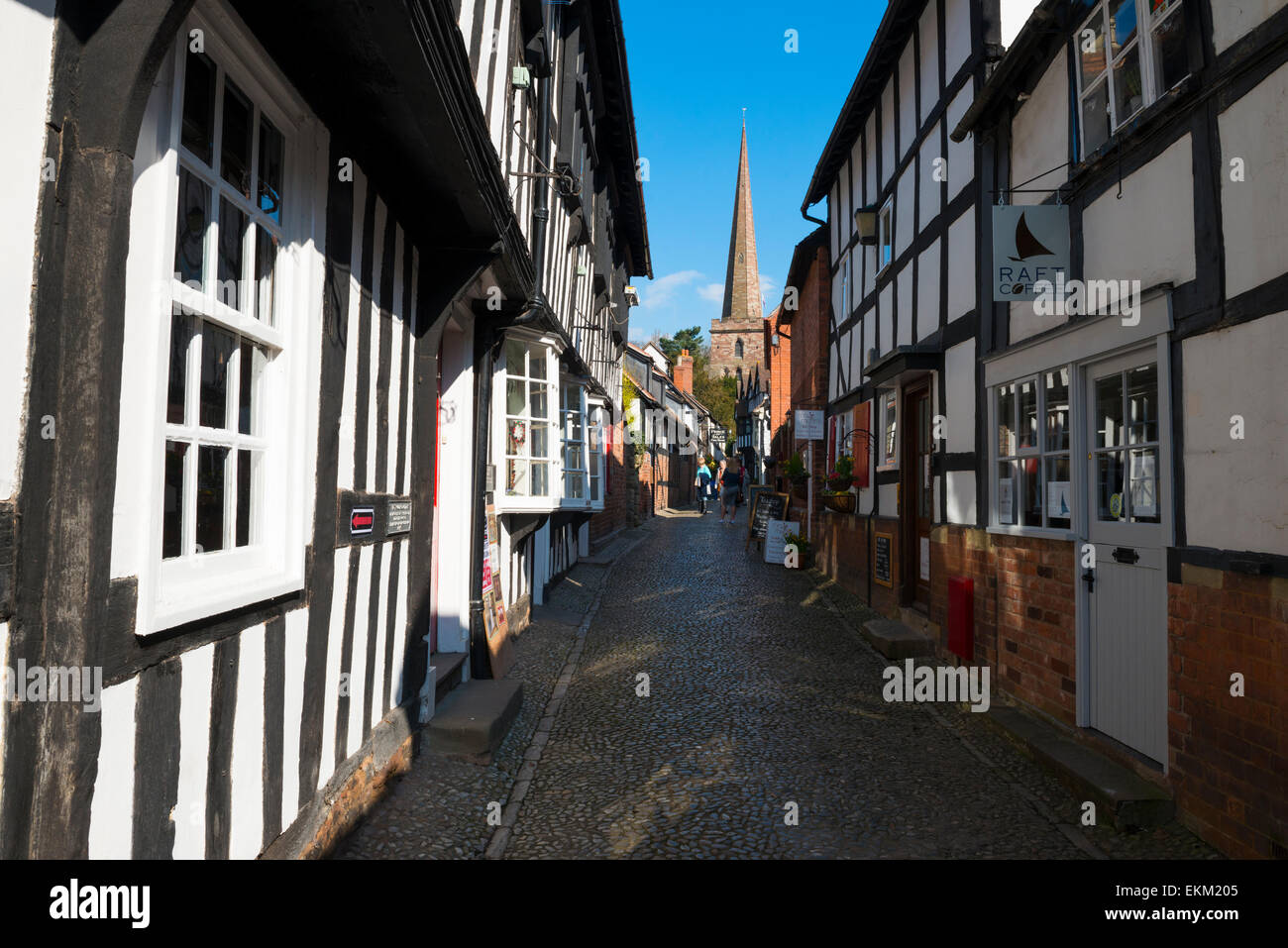 Historische Kirche Gasse, St. Michael und alle Engel Kirche in Ledbury, Herefordshire, England. Stockfoto