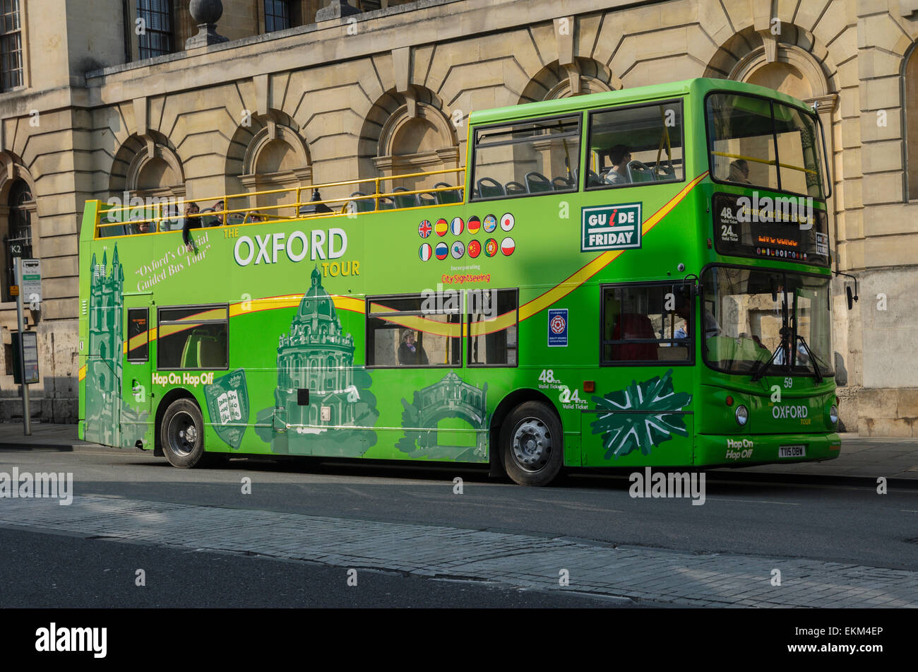 Eine grüne Doppeldecker Oxford Tourbus von Guide Freitag betrieben. Stockfoto