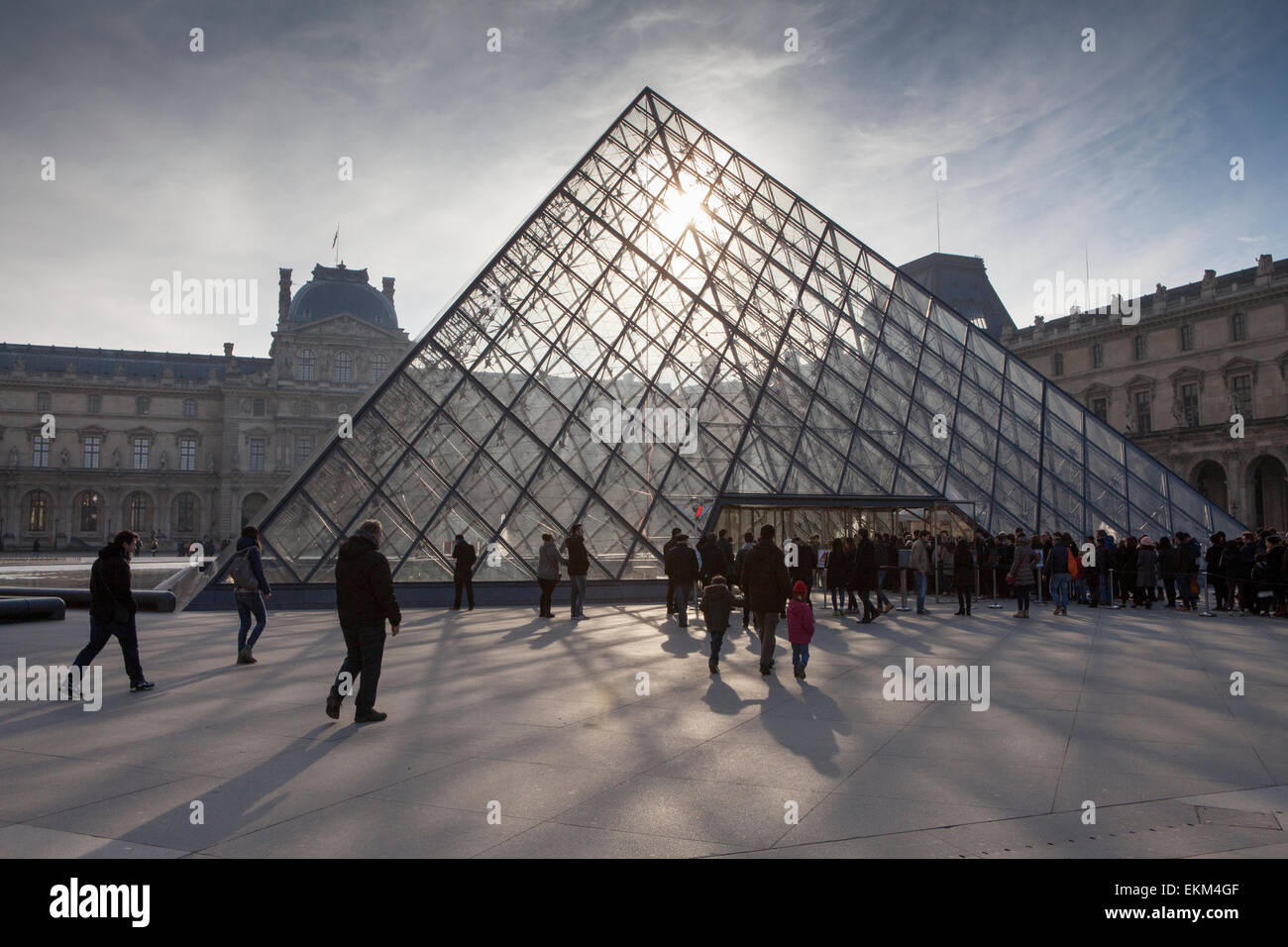 Die Pyramide des Louvre Museum in Paris Stockfoto