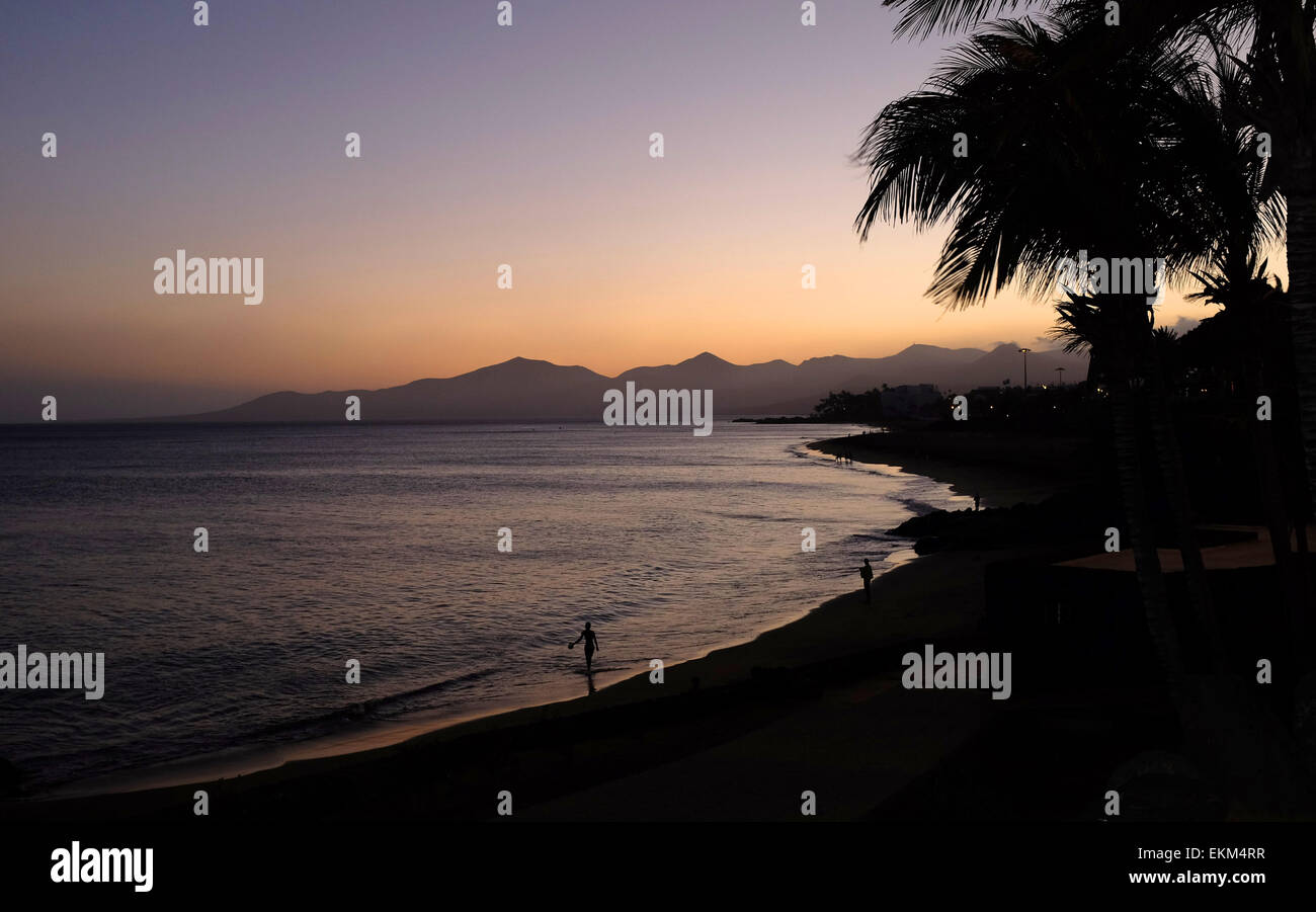 Lanzarote Puerto Del Carmen Strand bei Sonnenuntergang Stockfoto