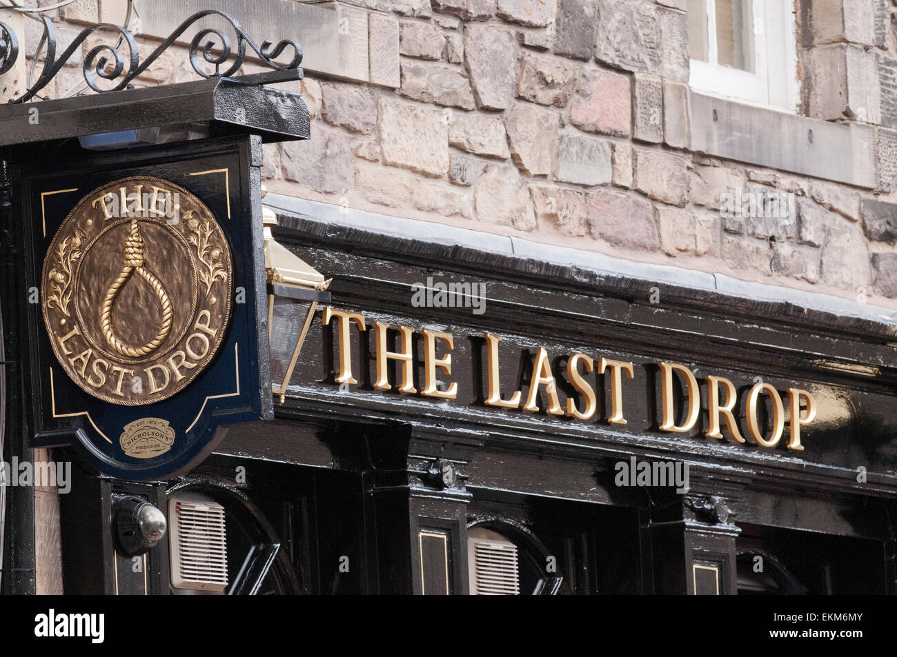 Die letzten Tropfen, ein traditionelles Pub auf Edinburghs Grassmarket. Stockfoto