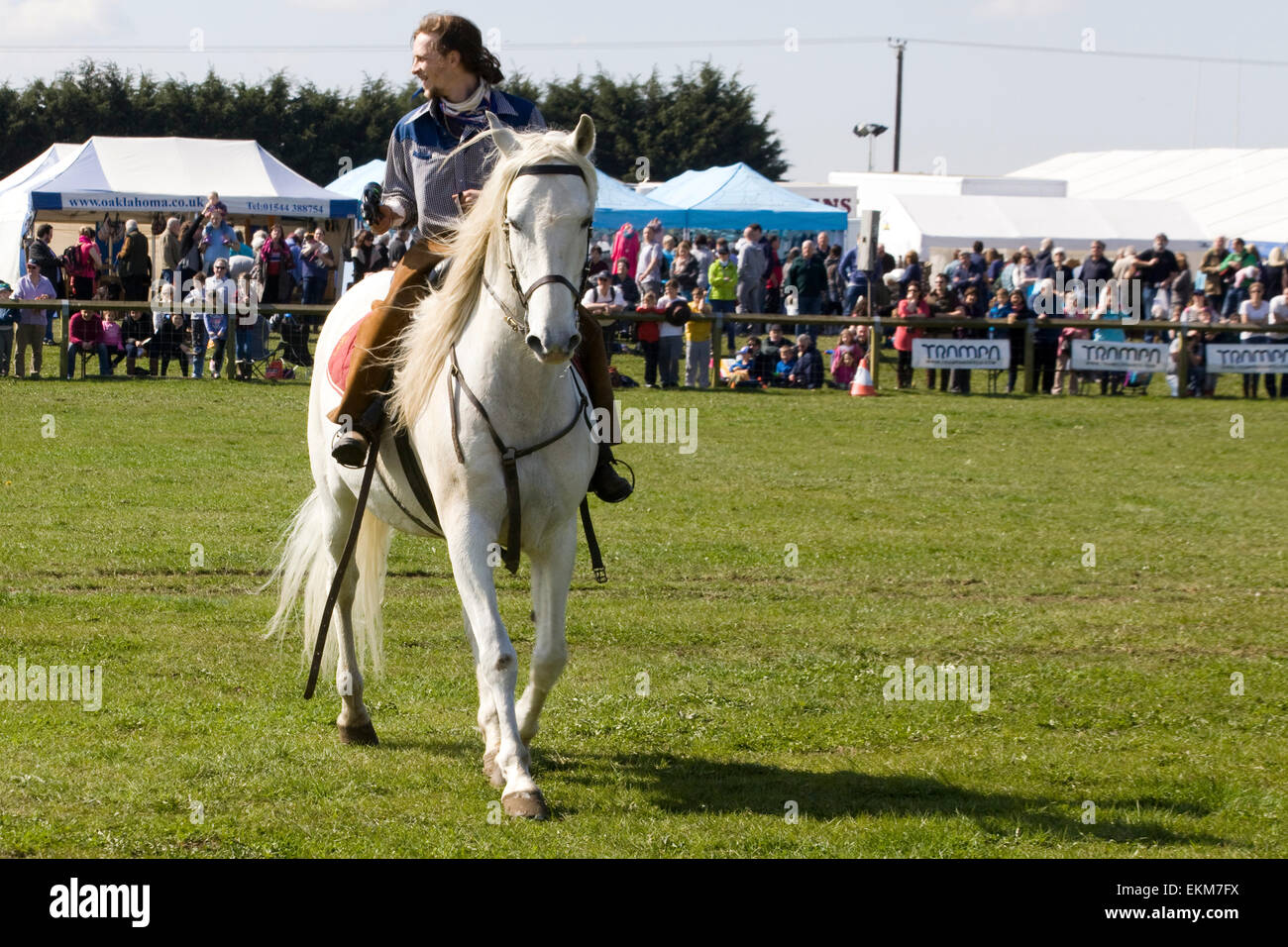 Cowboy und sein Pferd stunt Stockfoto