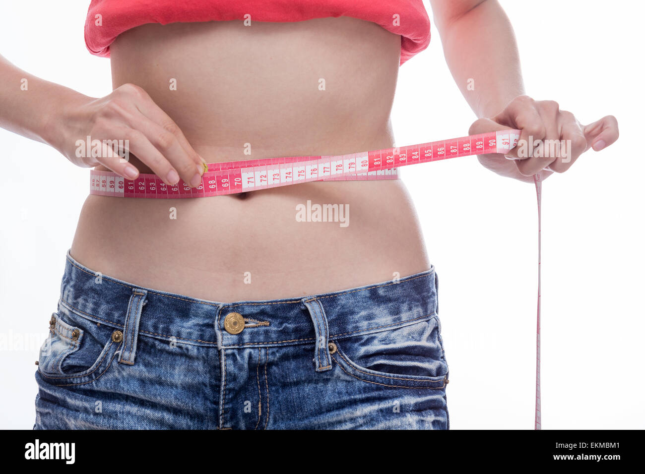 Frau Überprüfung Magen Messungen mit Bandmaß Stockfoto