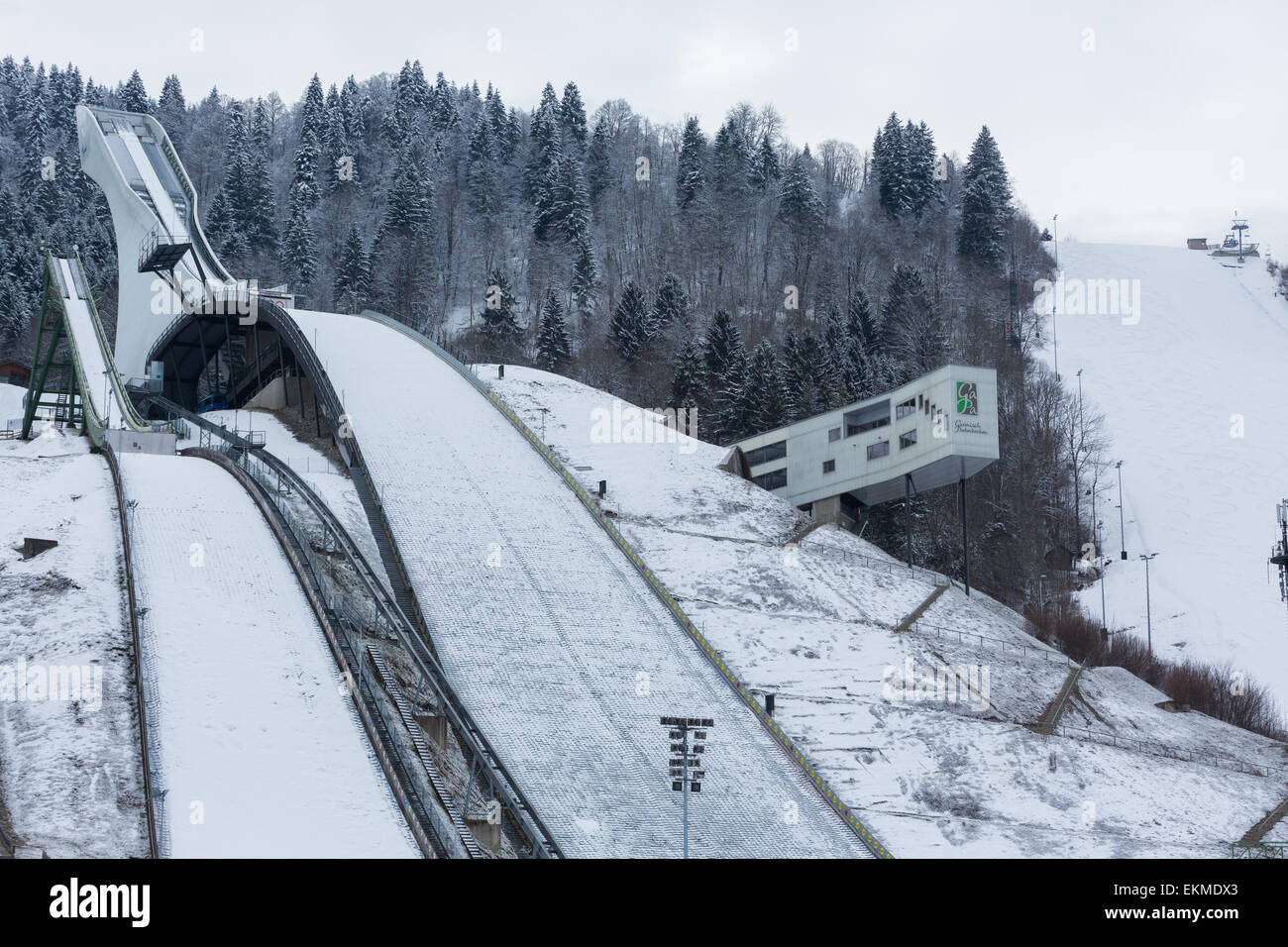 Die Sprungschanze auf dem Gelände der Olympischen Winterspiele 1936 in Garmisch-Partenkirchen Stockfoto