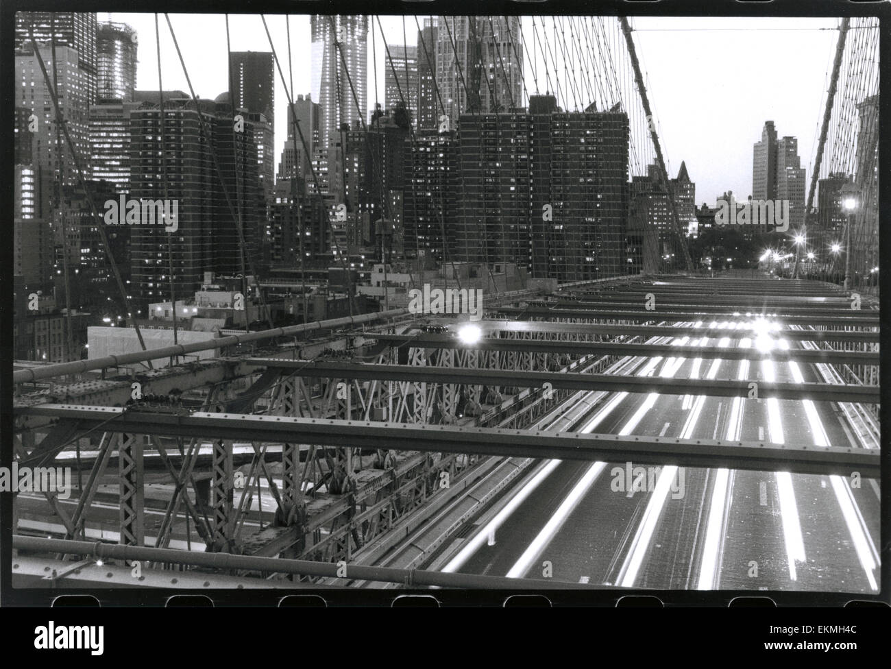 Langzeitbelichtung auf der Brooklyn Bridge - Film Stockfoto