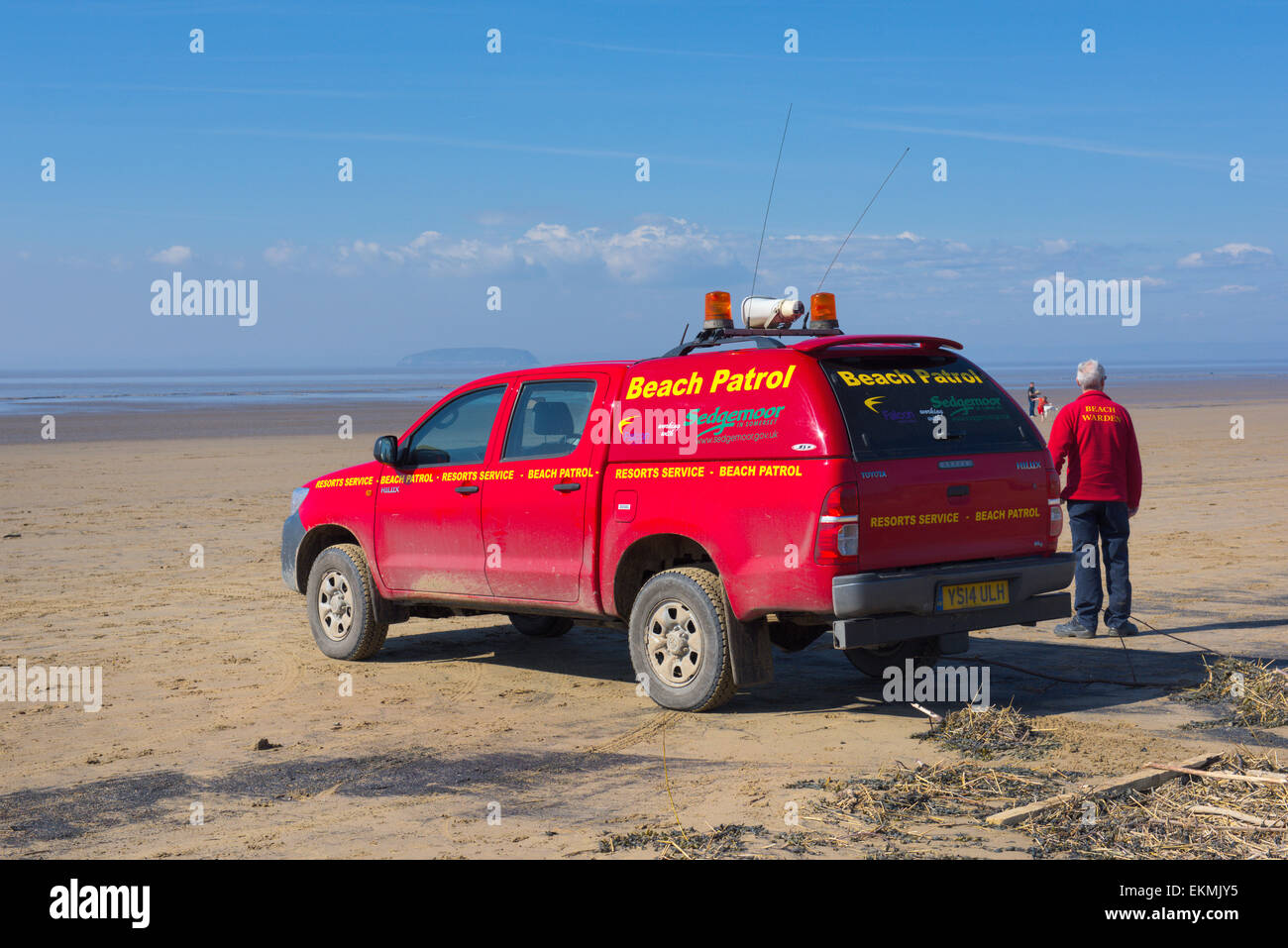 Beach Patrol Fahrzeug Ebbe Berrow Beach in der Nähe von Burnham-on-Sea, Somerset Stockfoto