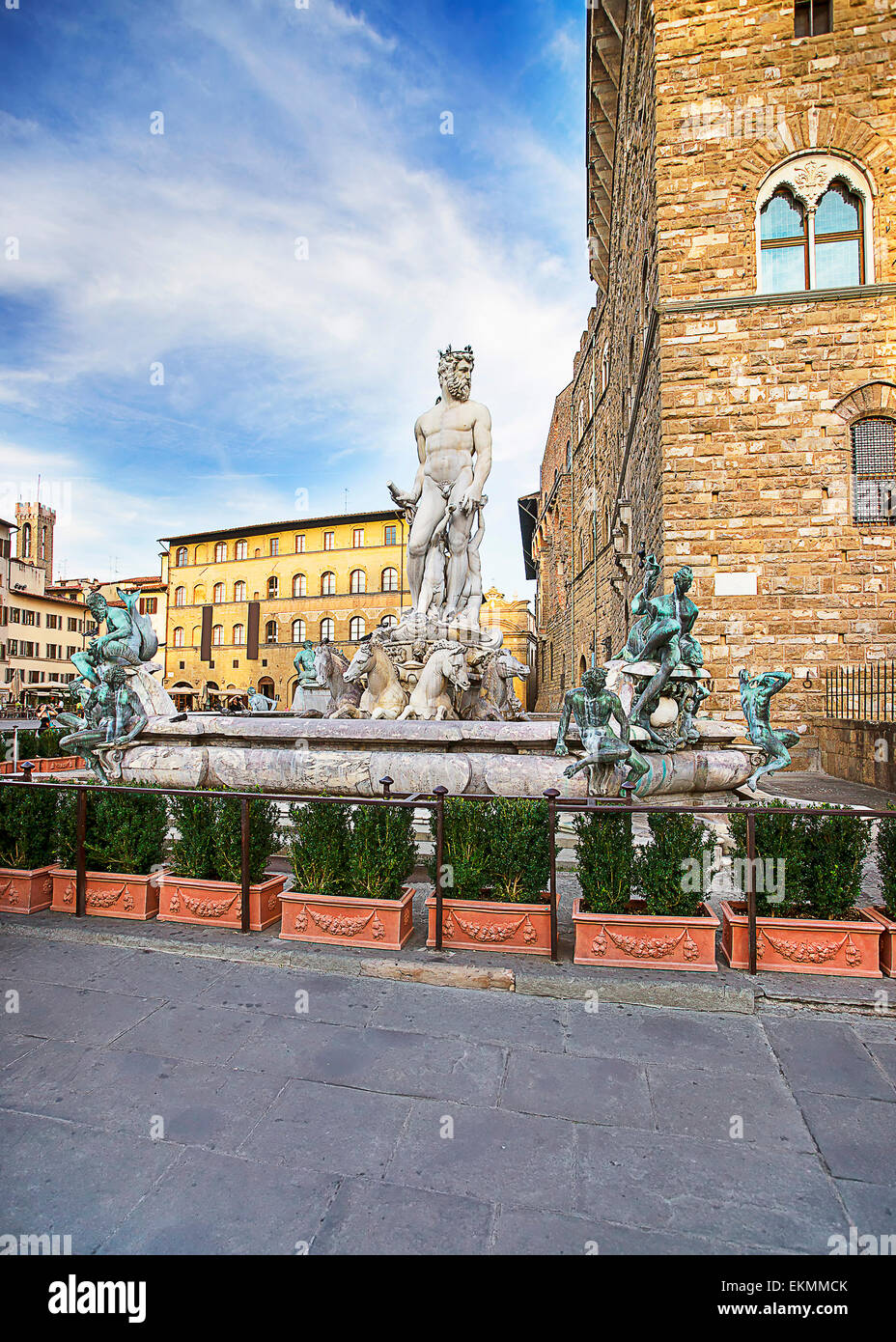 Neptun-Brunnen in der Nähe von den alten Palast (Palazzo Vecchio) am Platz der Signora (Piazza della Signoria) in Florenz in Italien im Sommer Stockfoto