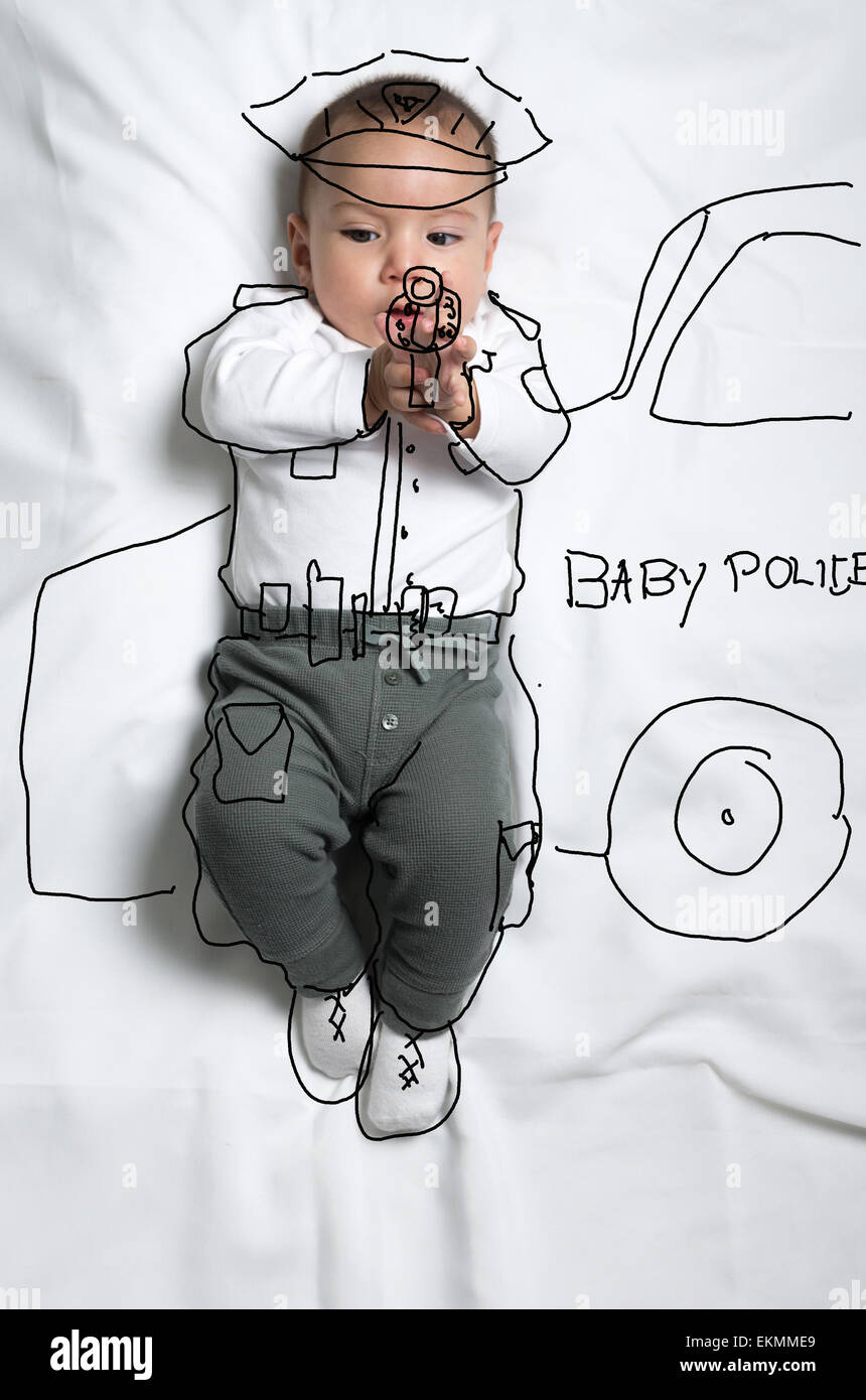 Niedliche Baby Boy dekoriert als Polizist Stockfoto