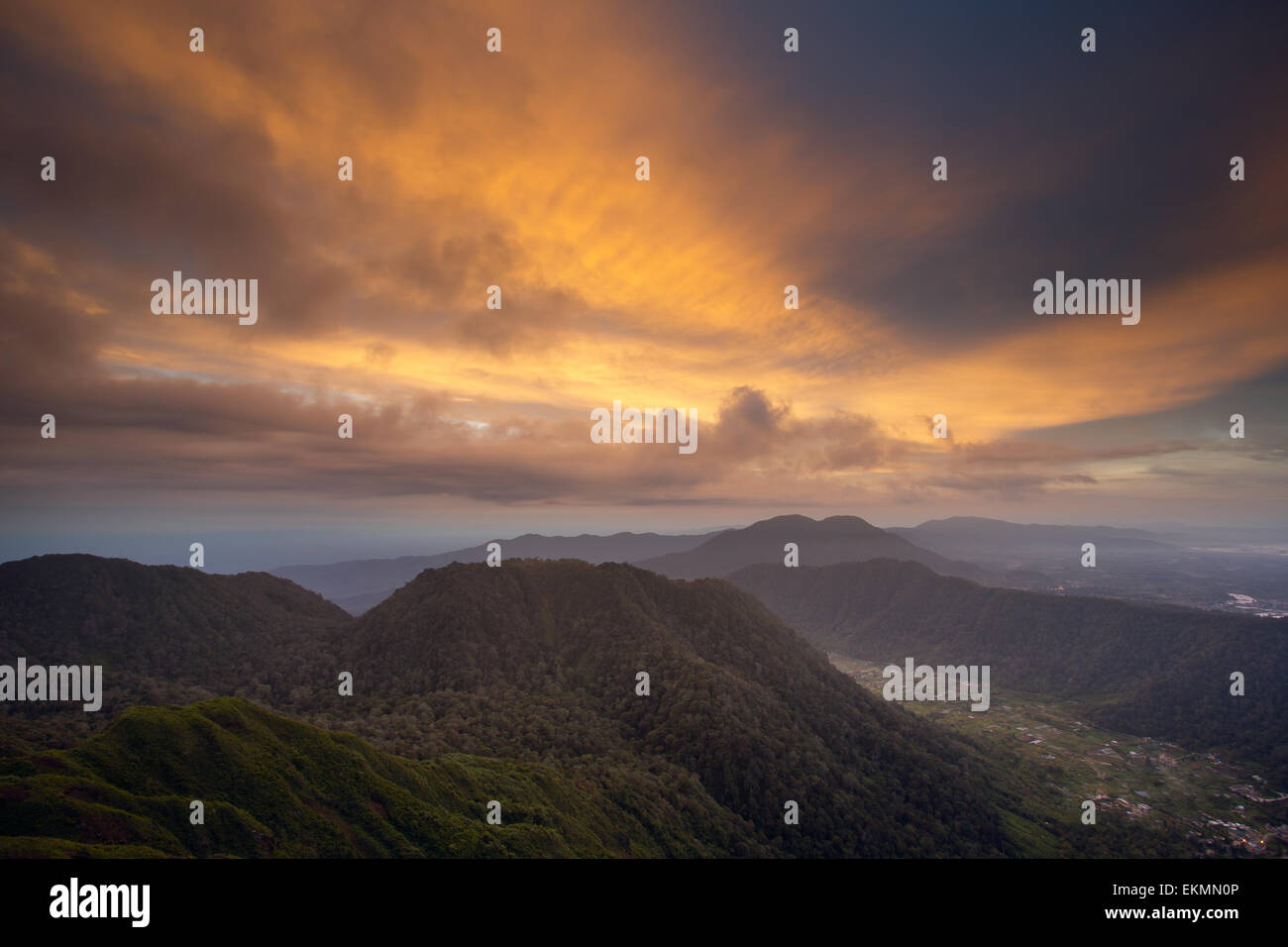 Sonnenuntergang in den Bergen Stockfoto