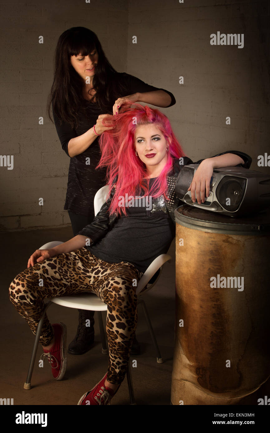 Punk Girl mit Friseur Stockfoto